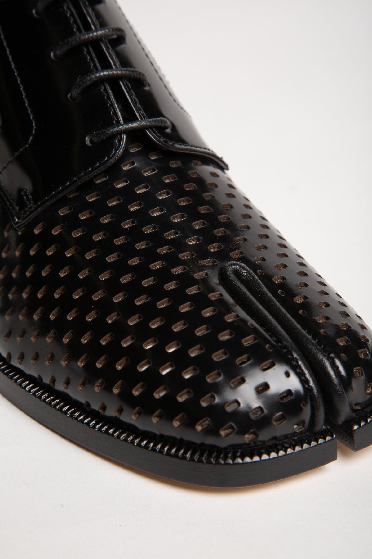 MAISON MARGIELA | TABI PERFORATED OXFORD SHOES - MAXFIELD LA