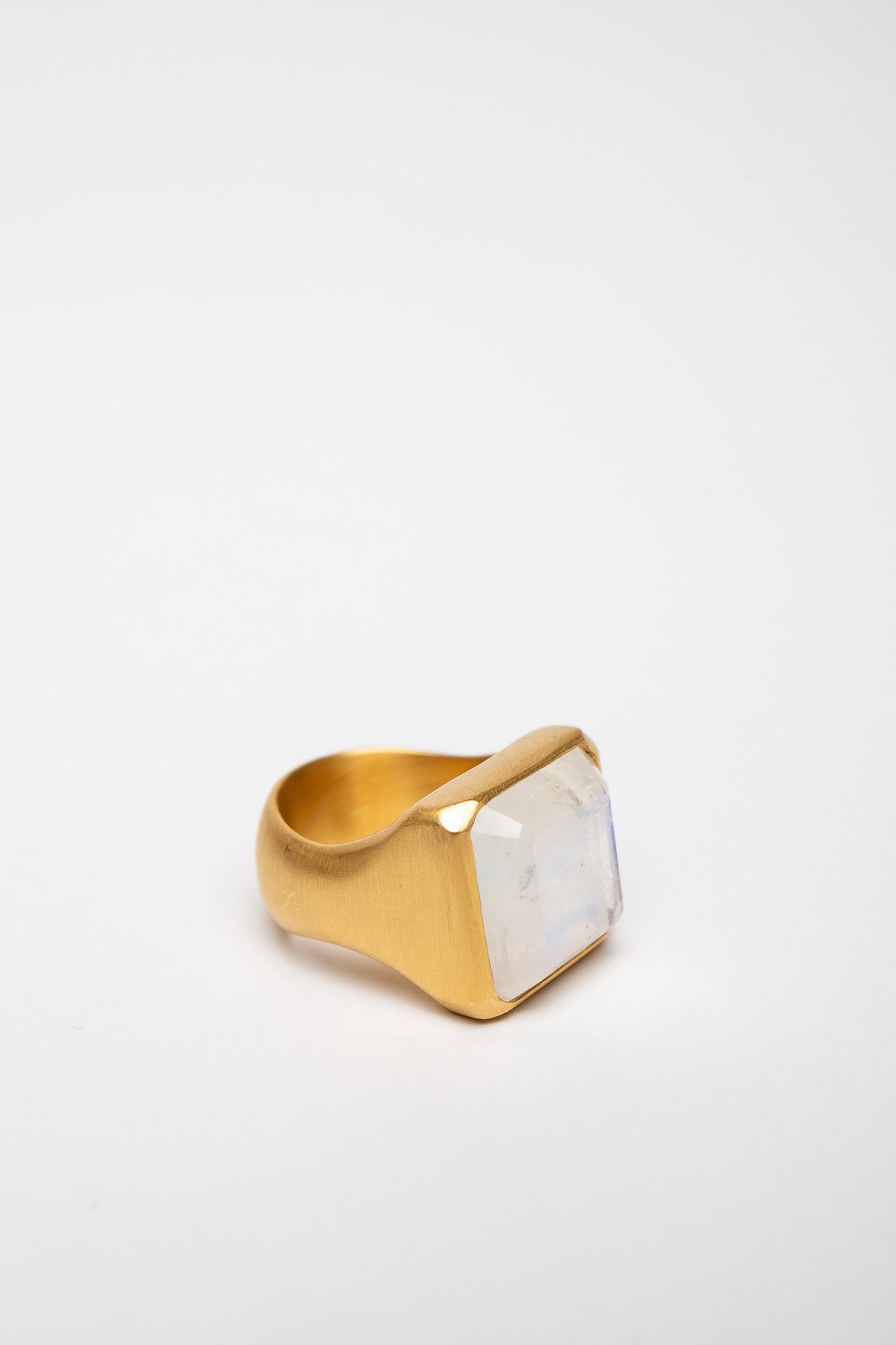 ELI HALILI | 22K SQUARE MOONSTONE RING