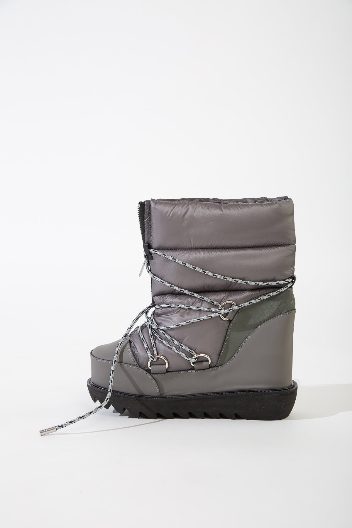 SACAI | QUILTED SNOW BOOTS - MAXFIELD LA