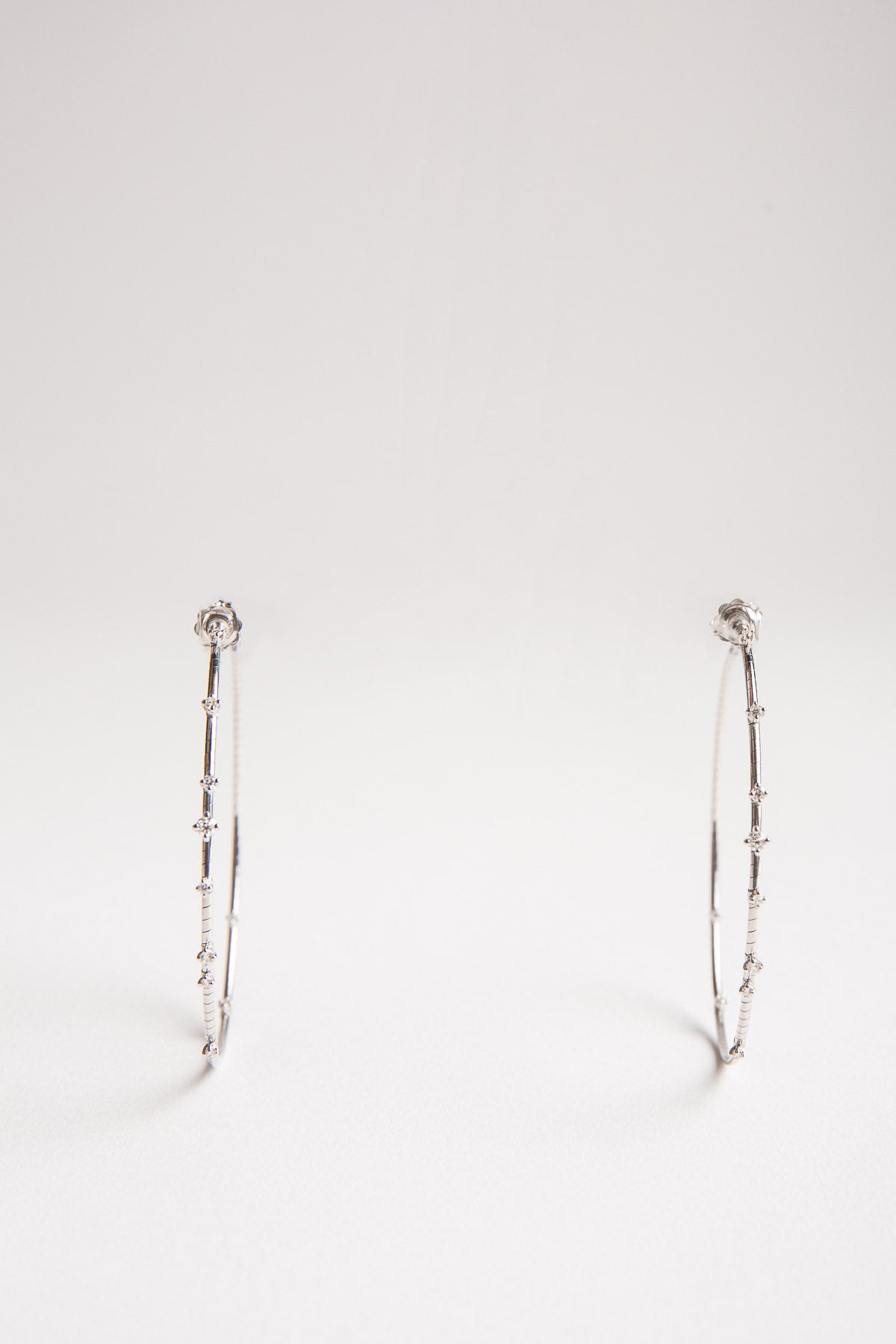 MATTIA CIELO | WHITE GOLD DIAMOND HOOP EARRINGS