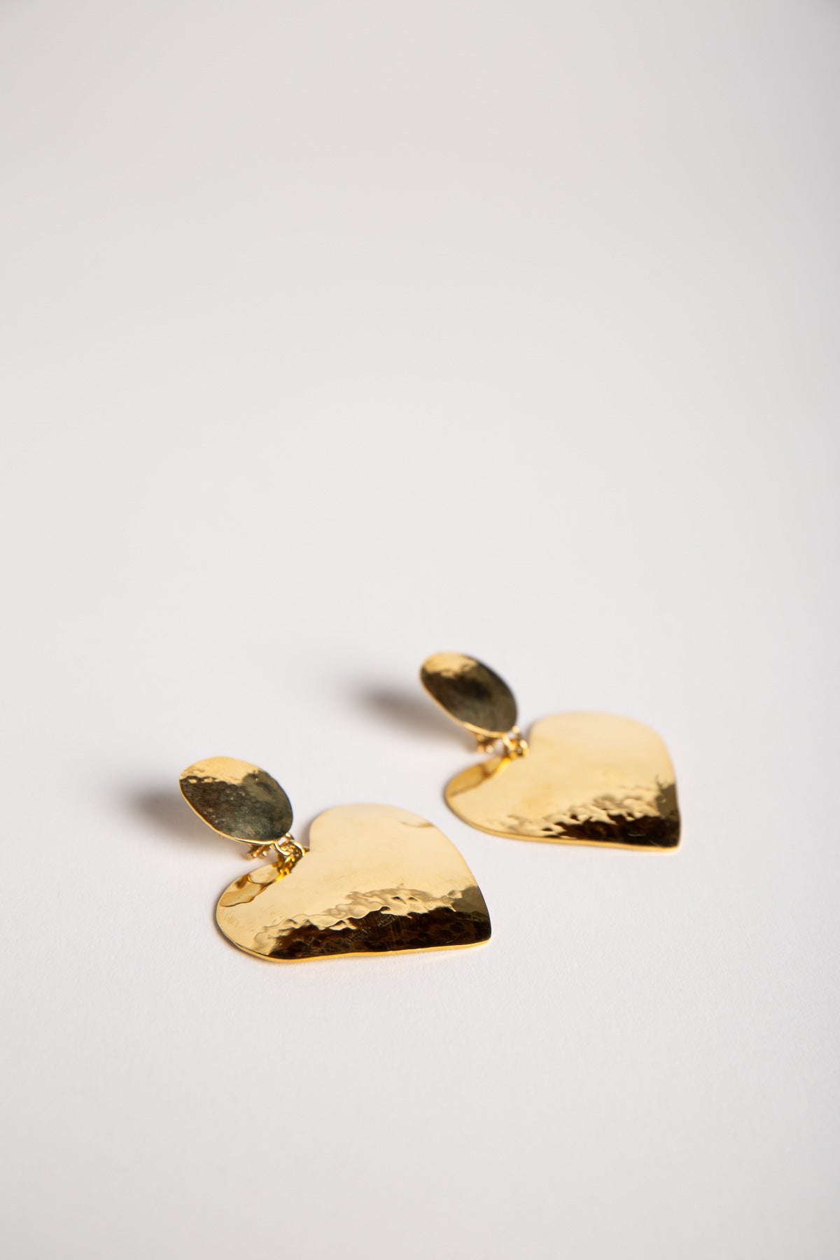 MAUD JEWELRY 18K YELLOW GOLD HEART EARRINGS