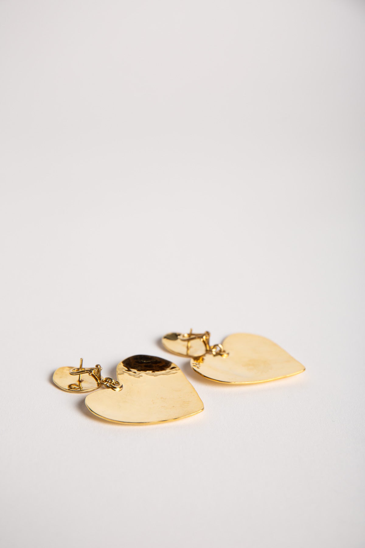 MAUD JEWELRY | 18K YELLOW GOLD HEART EARRINGS - MAXFIELD LA