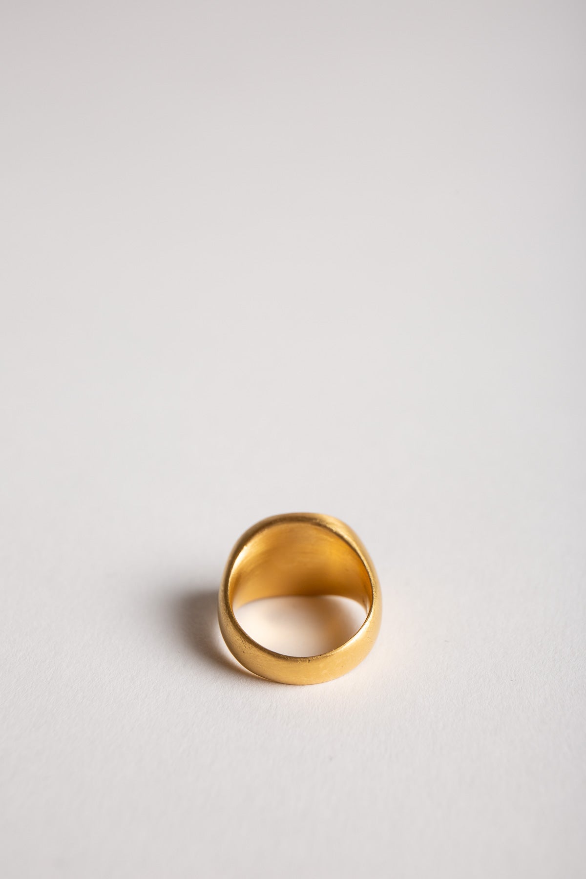 ELI HALILI | 22K OVAL SIGNET RING