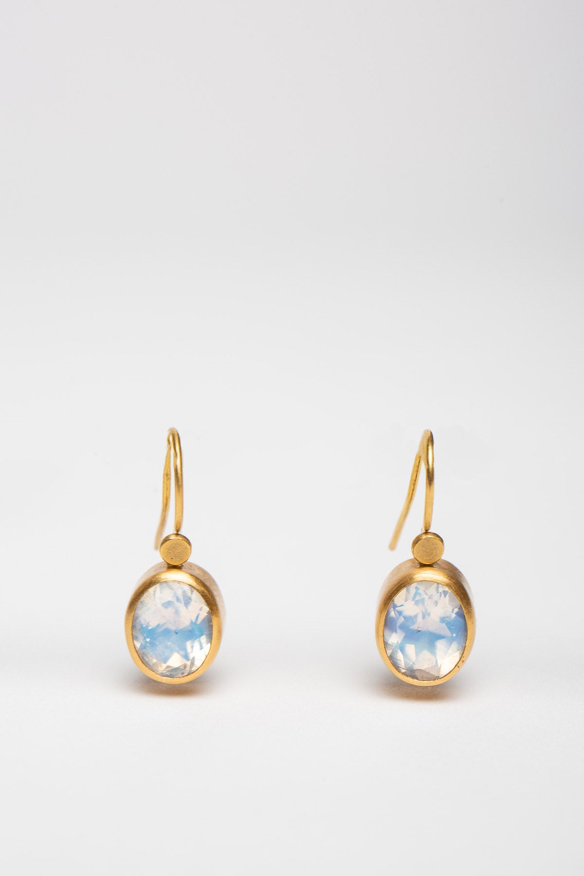 ELI HALILI | 22K OVAL MOONSTONE EARRINGS