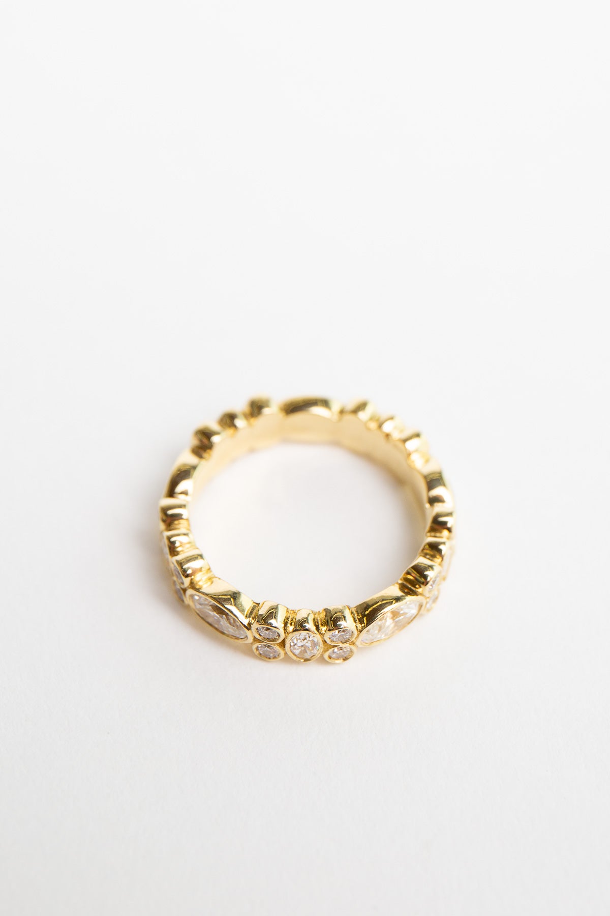MAUD JEWELRY | 18K GOLD OVAL & ROUND DIAMOND STACK RING - MAXFIELD LA