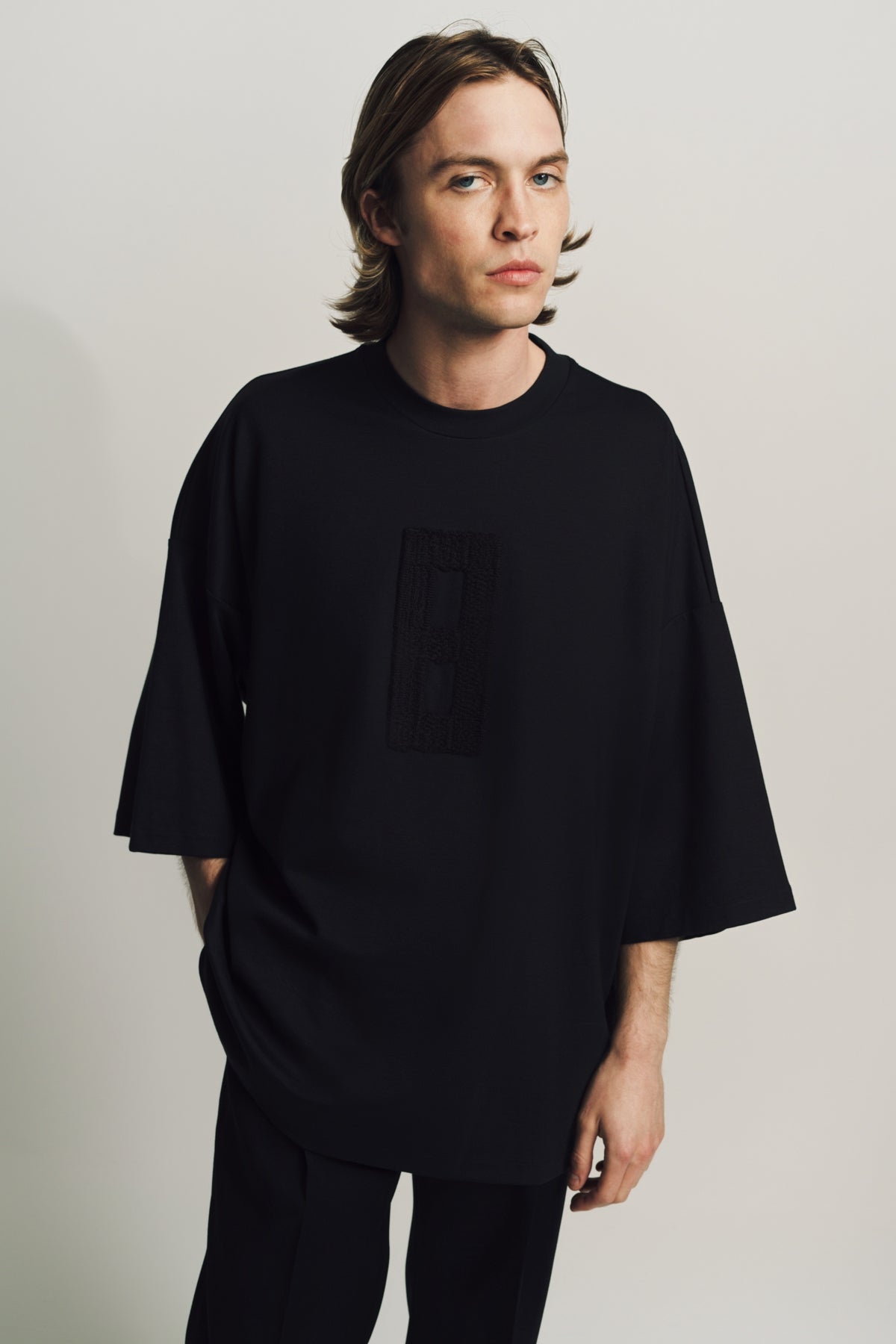 FEAR OF GOD | EMBROIDERED 8 MILANO TEE