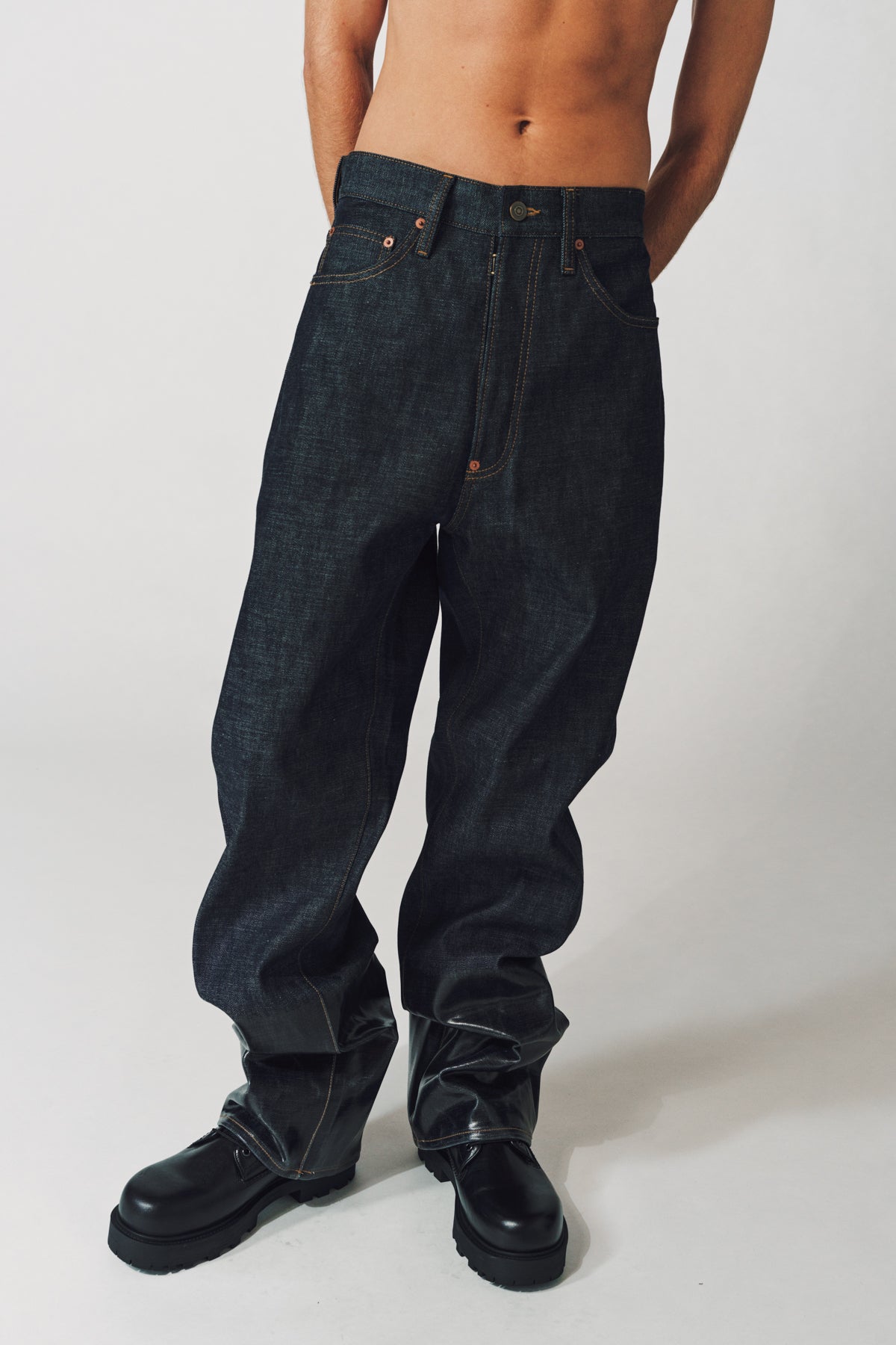 MAISON MARGIELA | LACQUERED TURN-UP JEANS