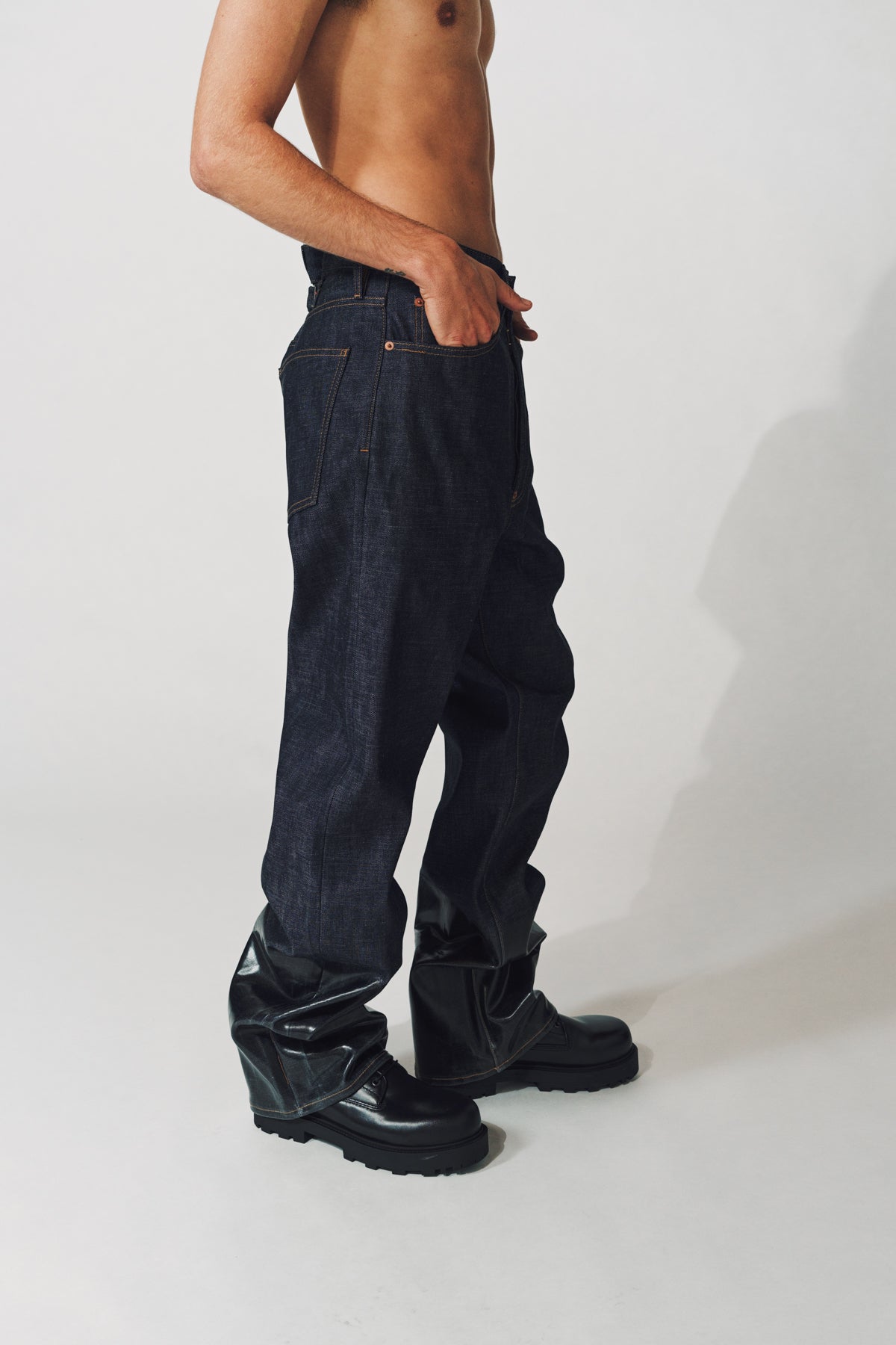 MAISON MARGIELA | LACQUERED TURN-UP JEANS