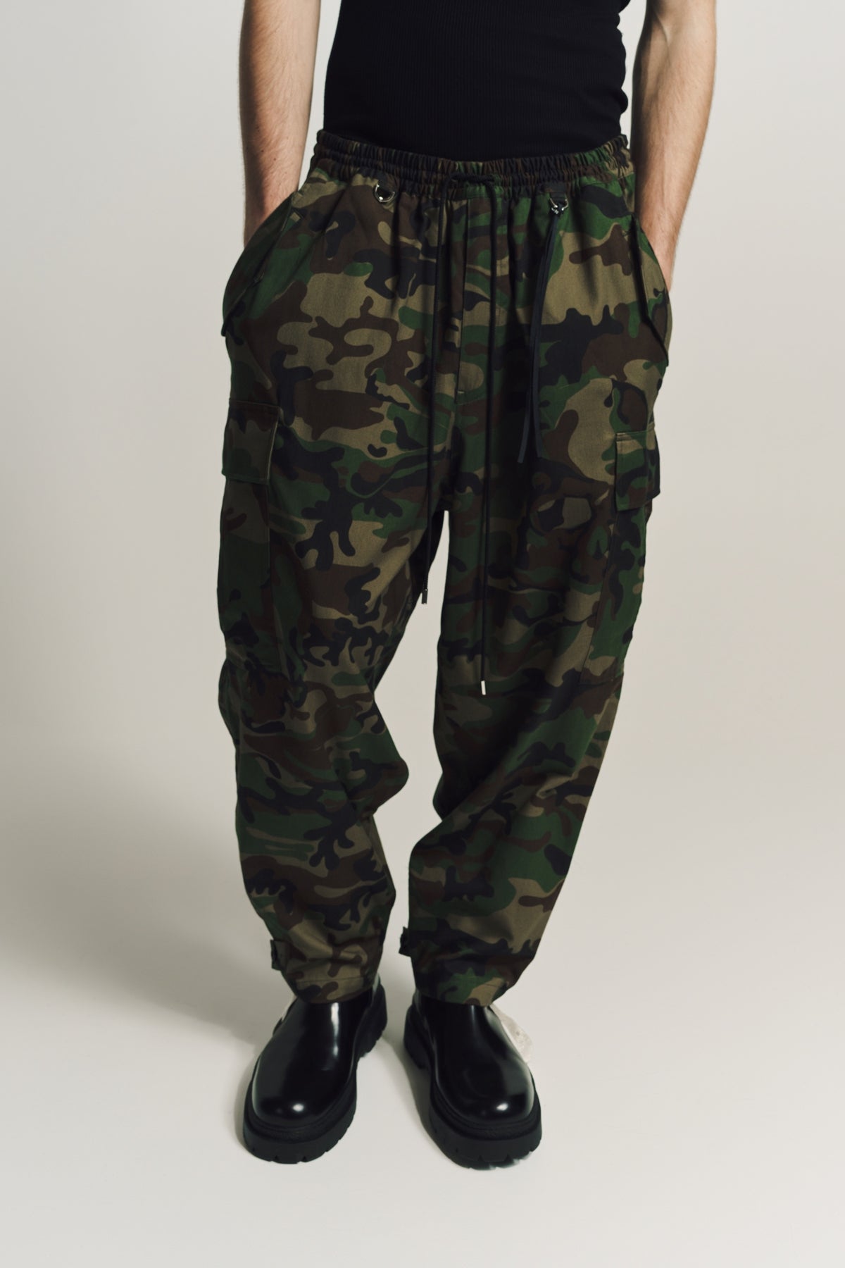 MASTERMIND | WIDE CAMO CARGO PANTS