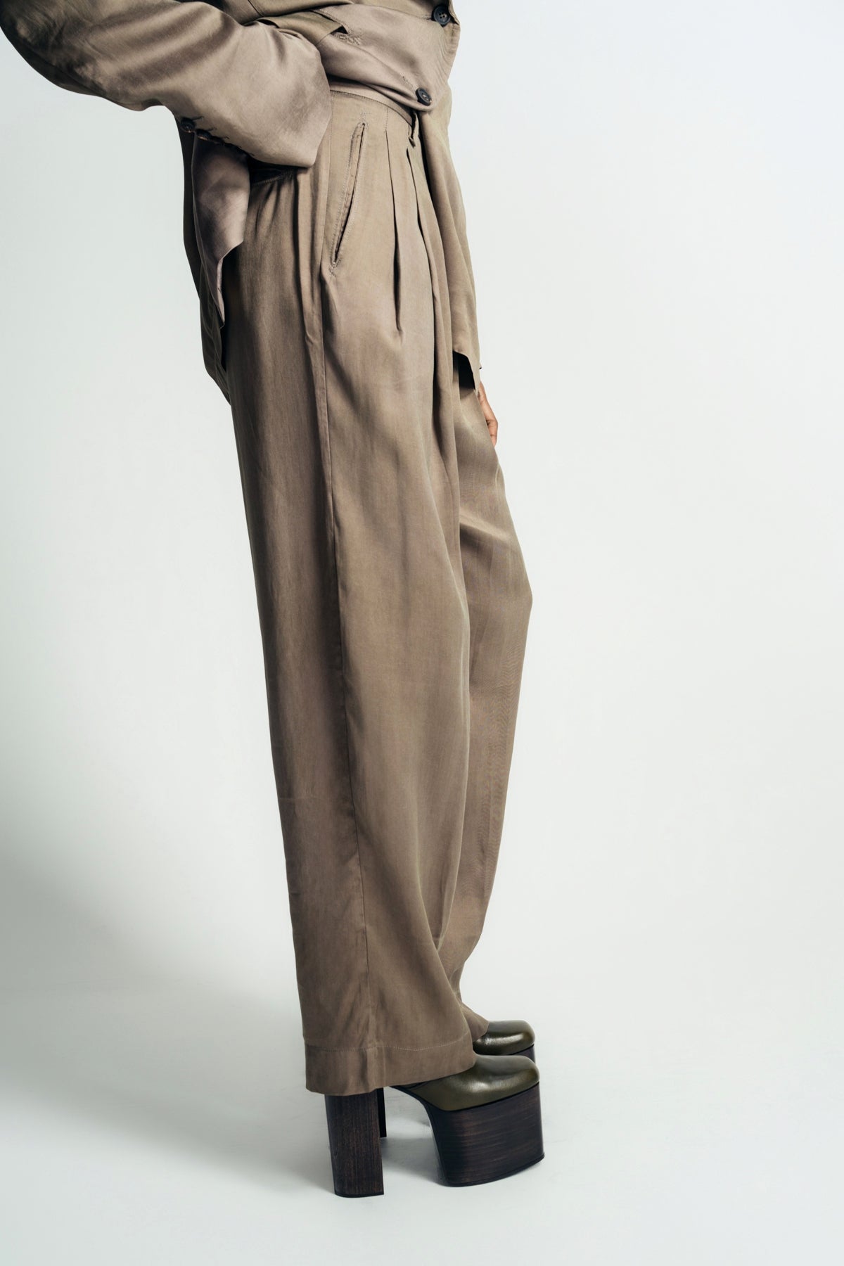 ZIGGY CHEN | WIDE TAPERED TROUSERS