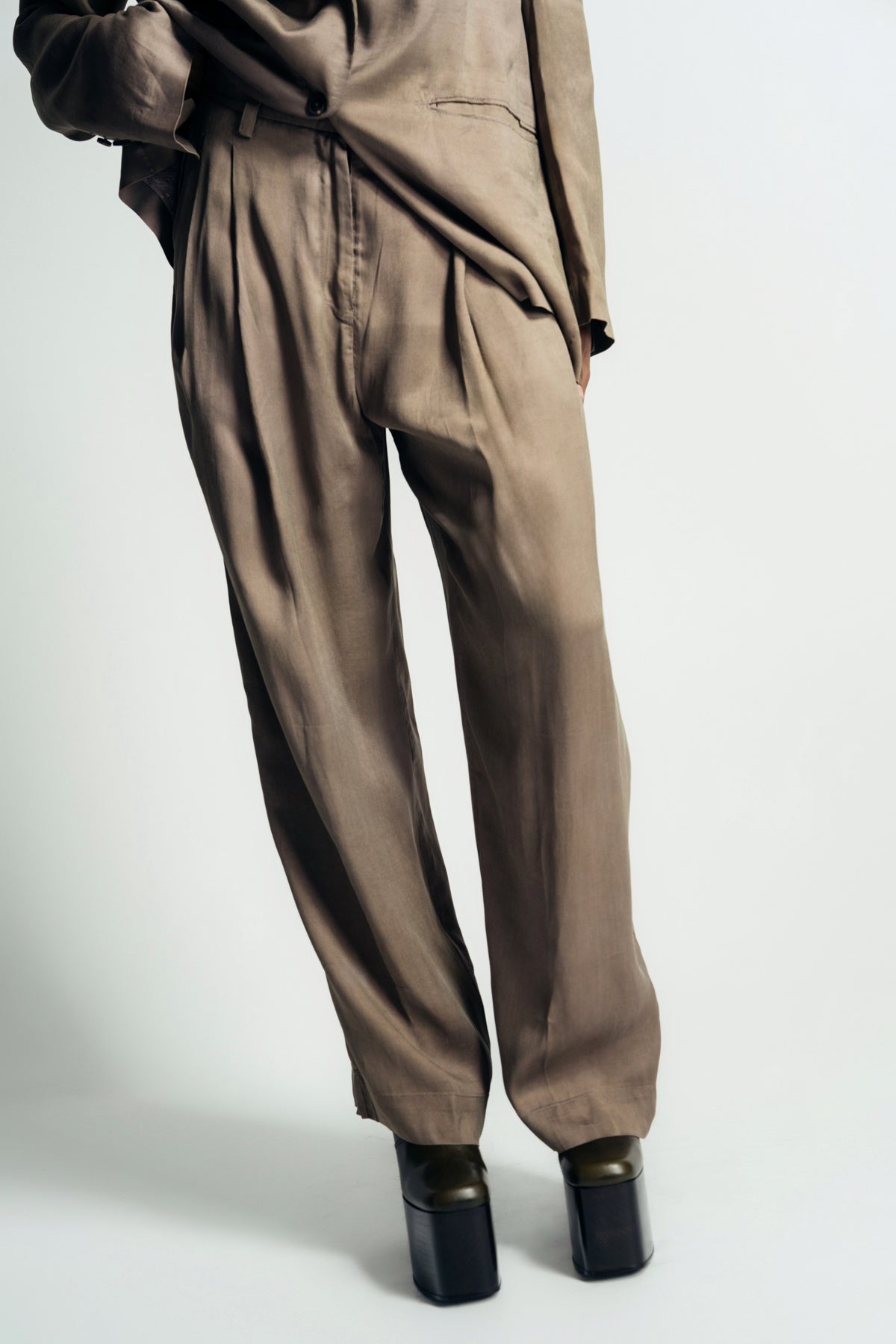 ZIGGY CHEN | WIDE TAPERED TROUSERS