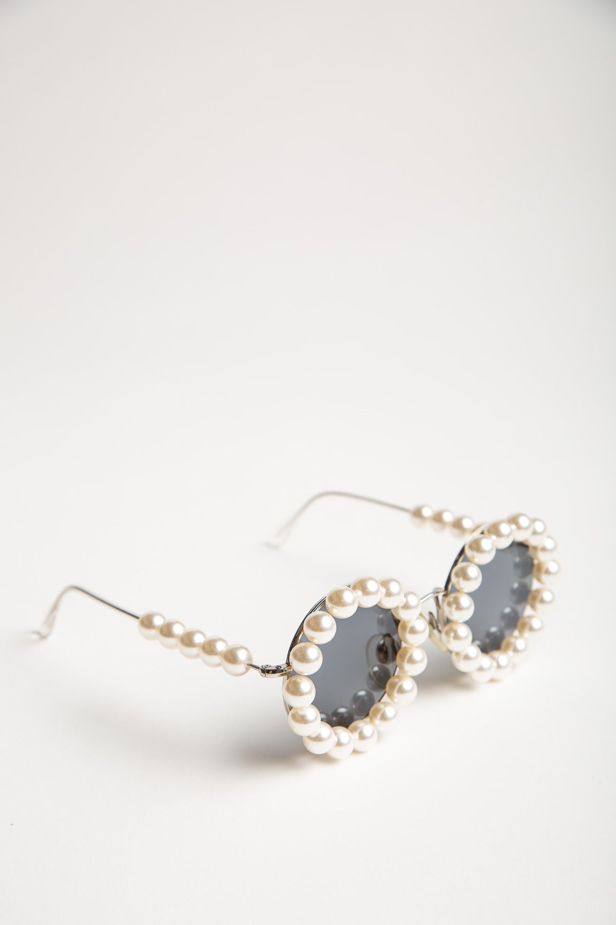 CHANEL | VINTAGE 1994 PEARL RUNWAY SUNGLASSES - MAXFIELD LA