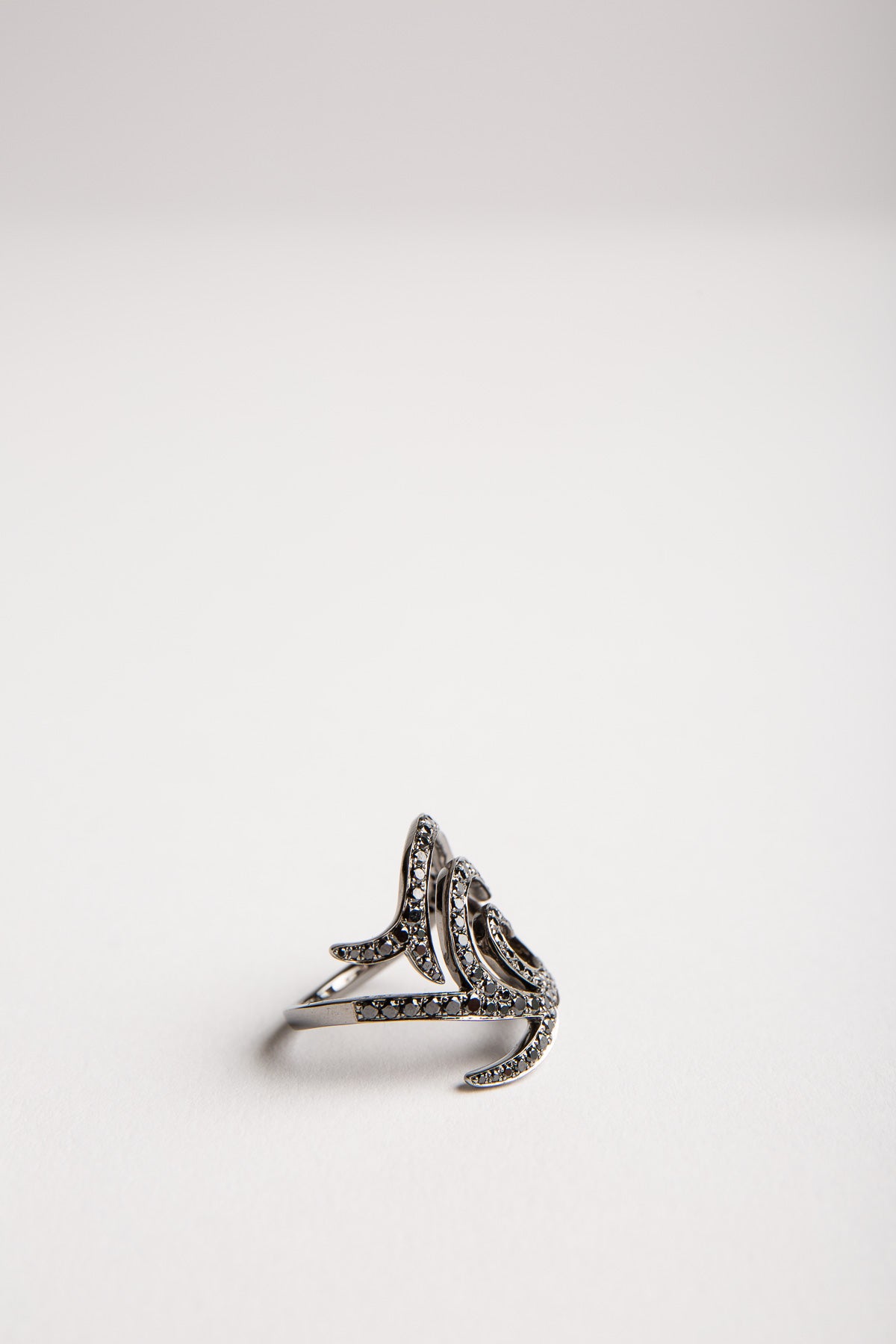 STEFERE | 18K WHITE GOLD 89 BLACK DIAMOND RING