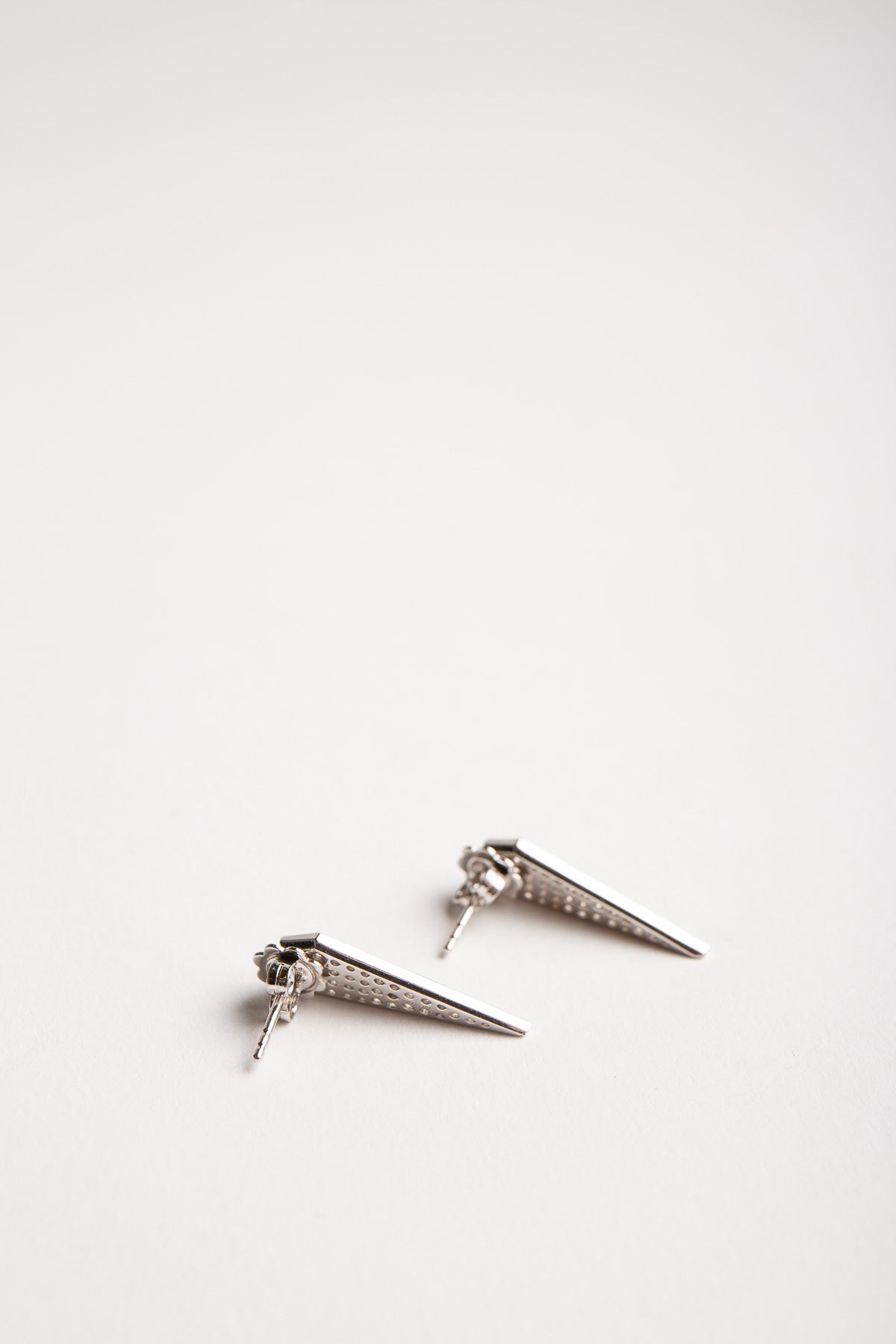 STEFERE | 18K WHITE GOLD .88 DIAMOND EARRINGS - MAXFIELD LA