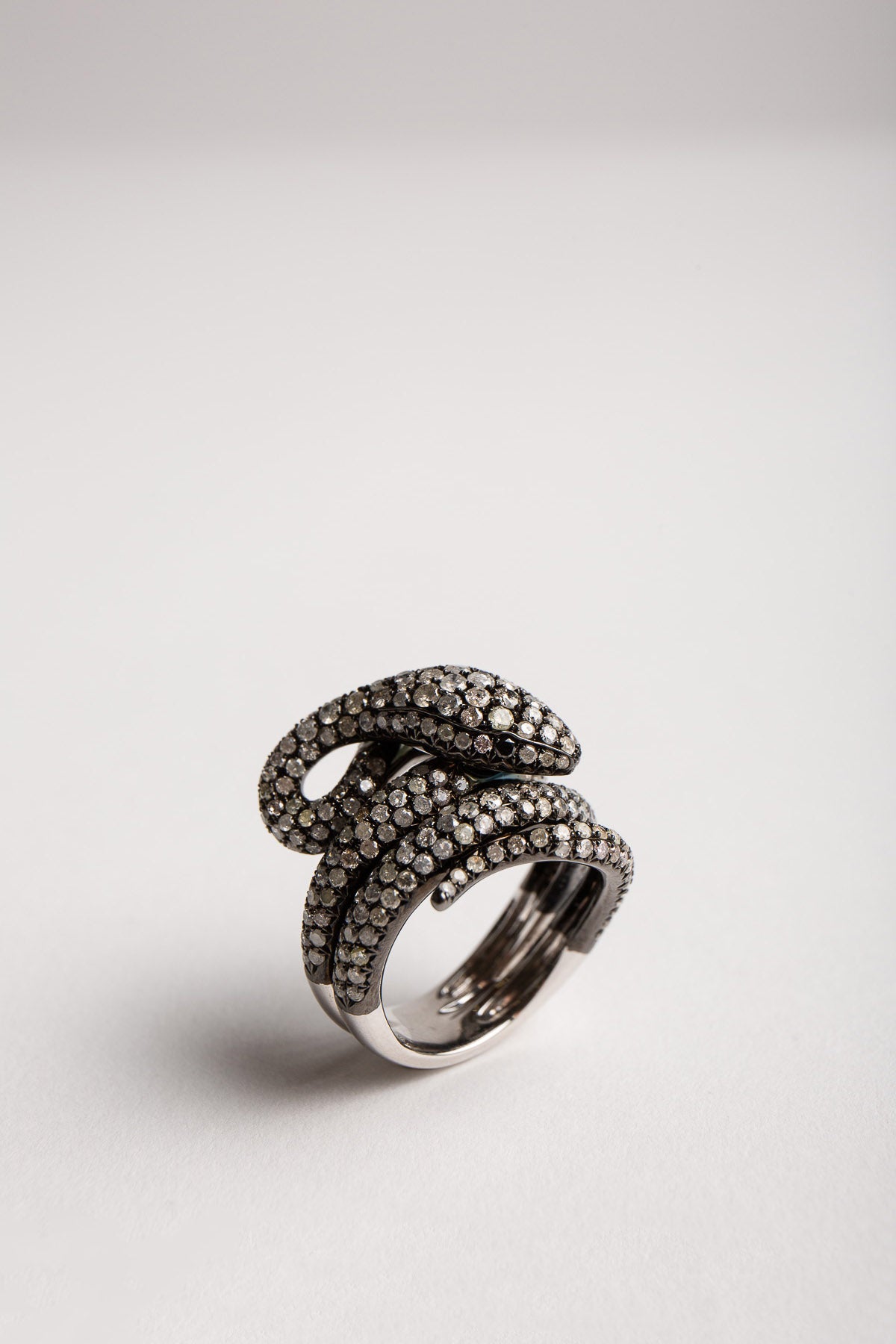 STEFERE | 18K WHITE GOLD 332 DIAMOND SNAKE RING - MAXFIELD LA