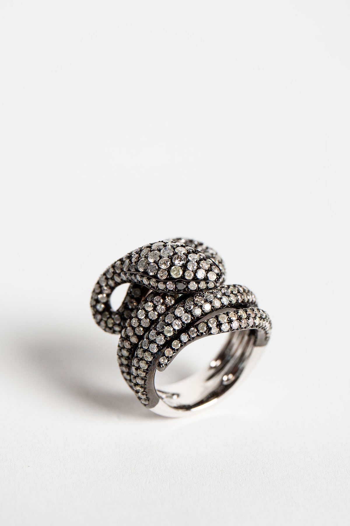 STEFERE | 18K WHITE GOLD 332 DIAMOND SNAKE RING