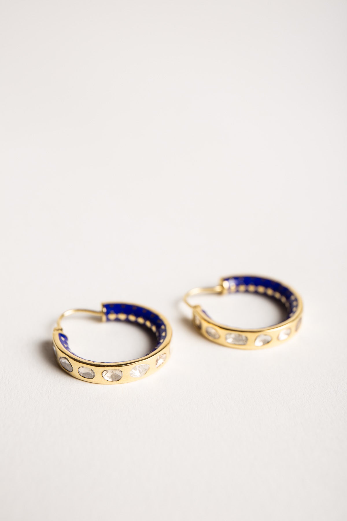 AMRAPALI LONDON | 18K YELLOW GOLD ENAMEL DIAMOND HOOP EARRINGS