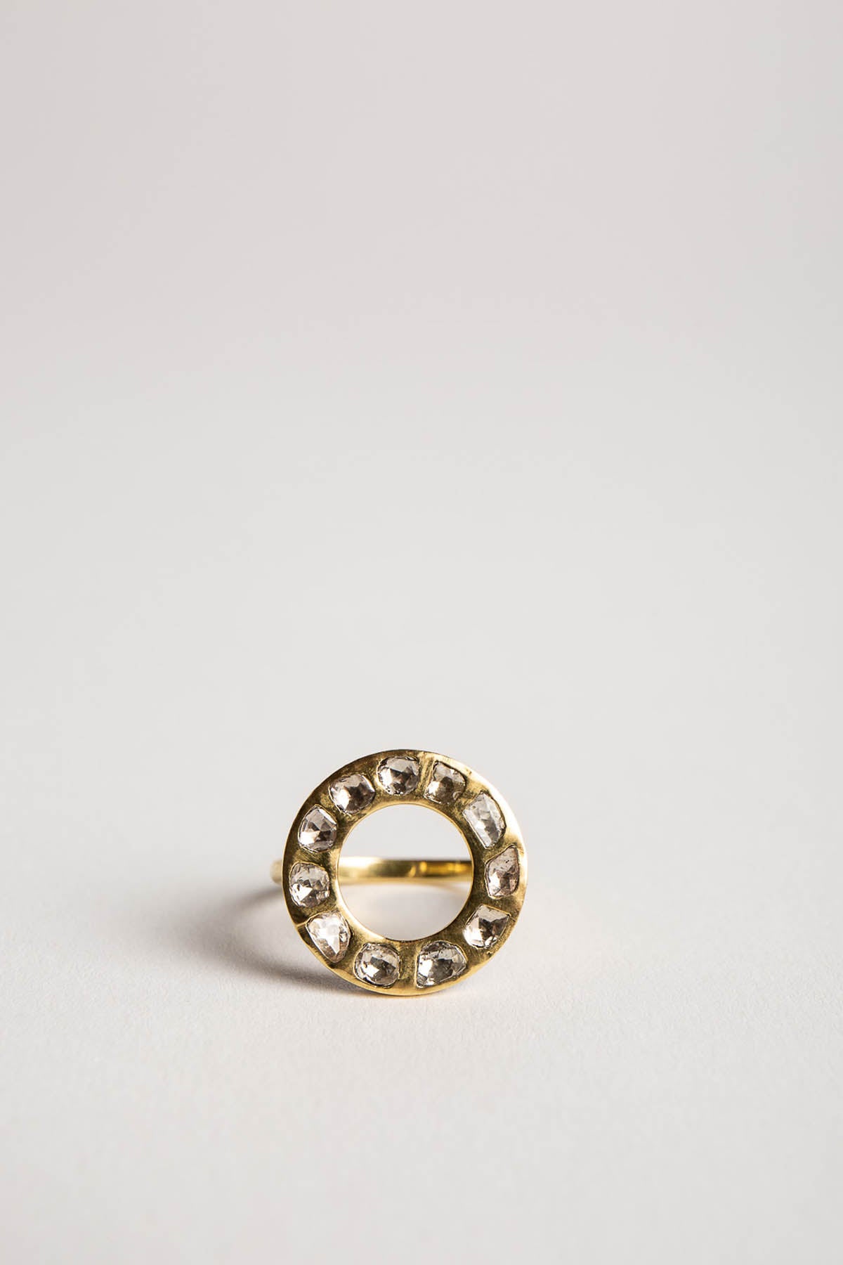 AMRAPALI LONDON | 18K YELLOW GOLD ENAMEL ROUND DIAMOND RING