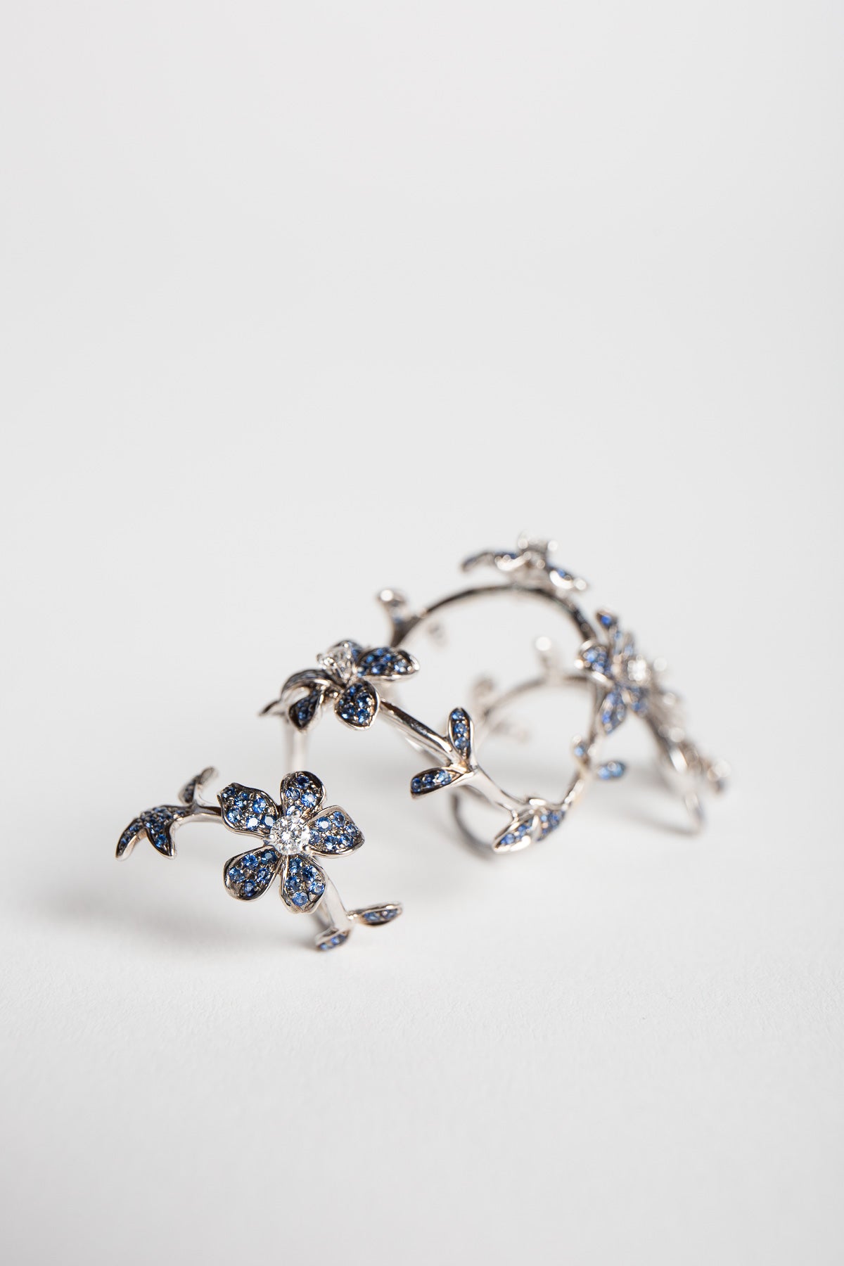 STEFERE | WHITE GOLD & BLUE SAPPHIRE RING