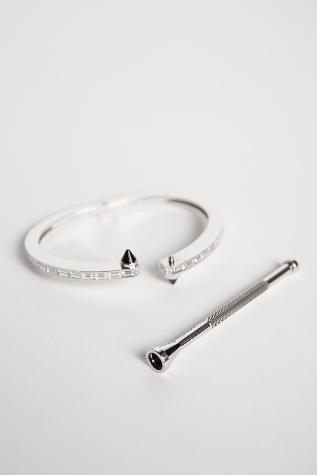 CARTIER | 1990'S WHITE GOLD, DIAMOND, ONYX BRACLET