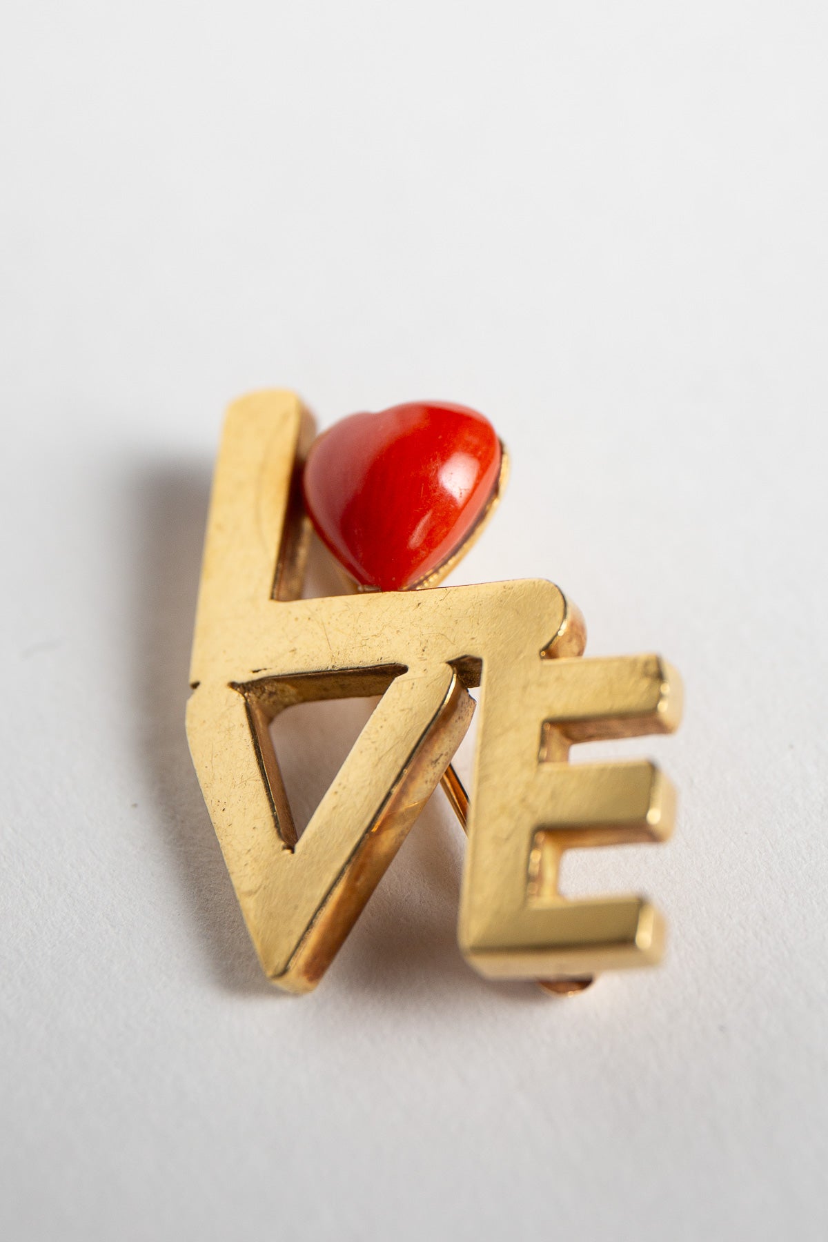 ALDO CIPULLO FOR CARTIER | 1971 18K YELLOW GOLD LOVE PIN