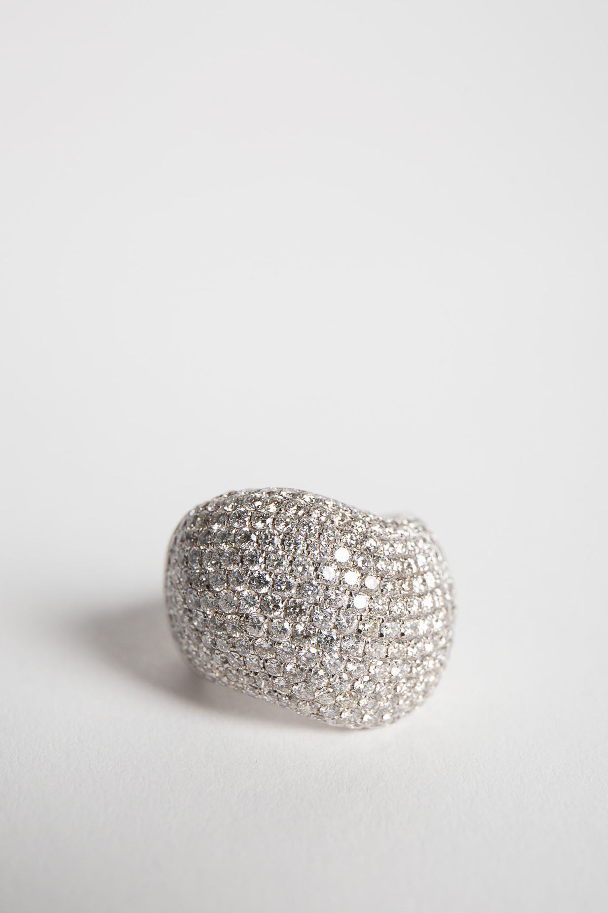 STEFERE | 18K WHITE GOLD & DIAMOND RING