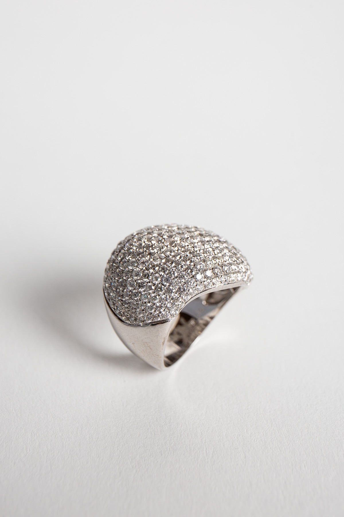 STEFERE | 18K WHITE GOLD & DIAMOND RING