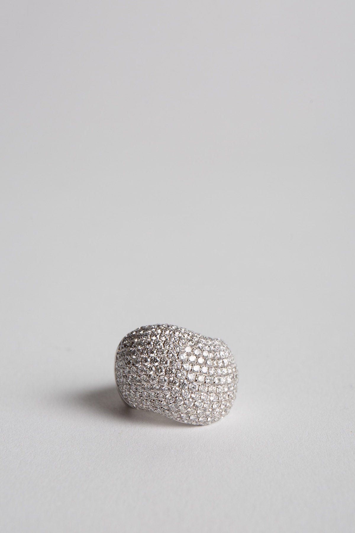 STEFERE | 18K WHITE GOLD & DIAMOND RING - MAXFIELD LA