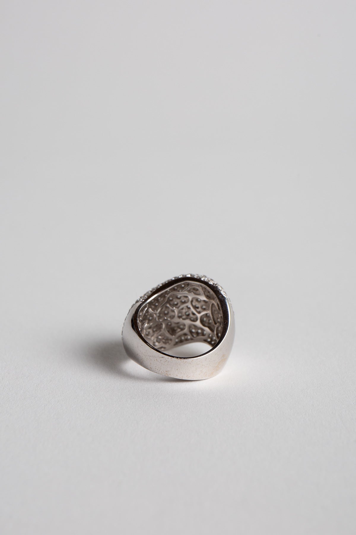 STEFERE | 18K WHITE GOLD & DIAMOND RING - MAXFIELD LA