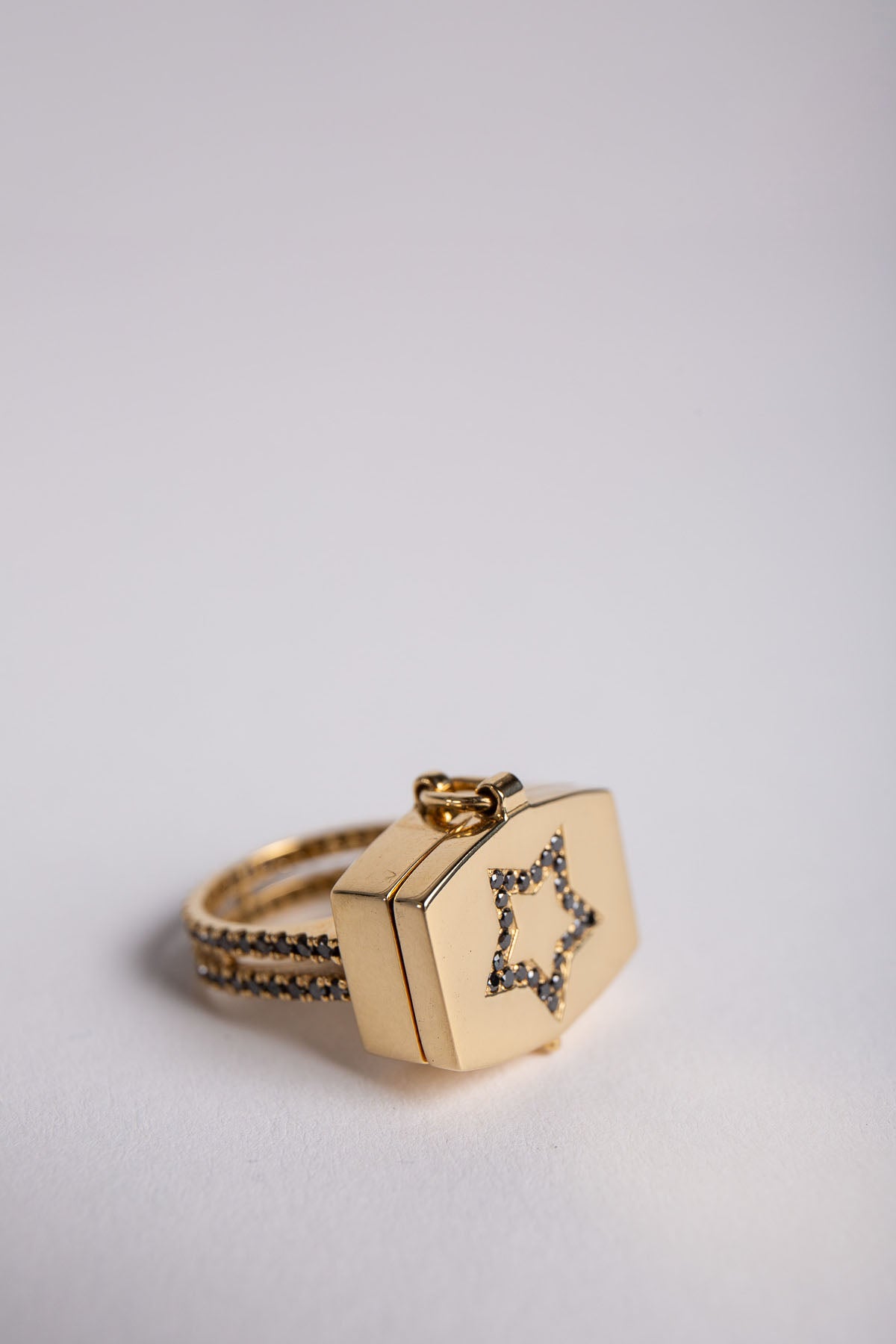 JOANNE FISKE | DIAMOND STAR RING