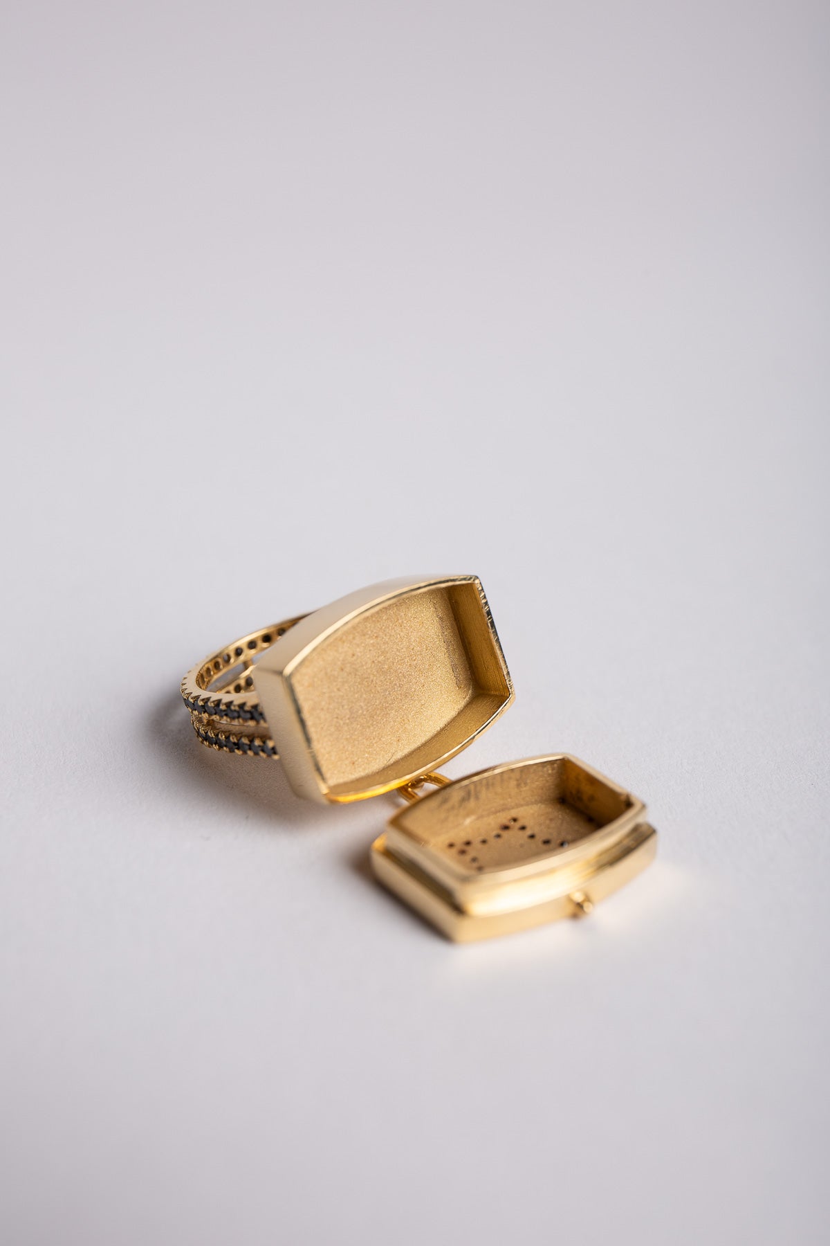 JOANNE FISKE | DIAMOND STAR RING