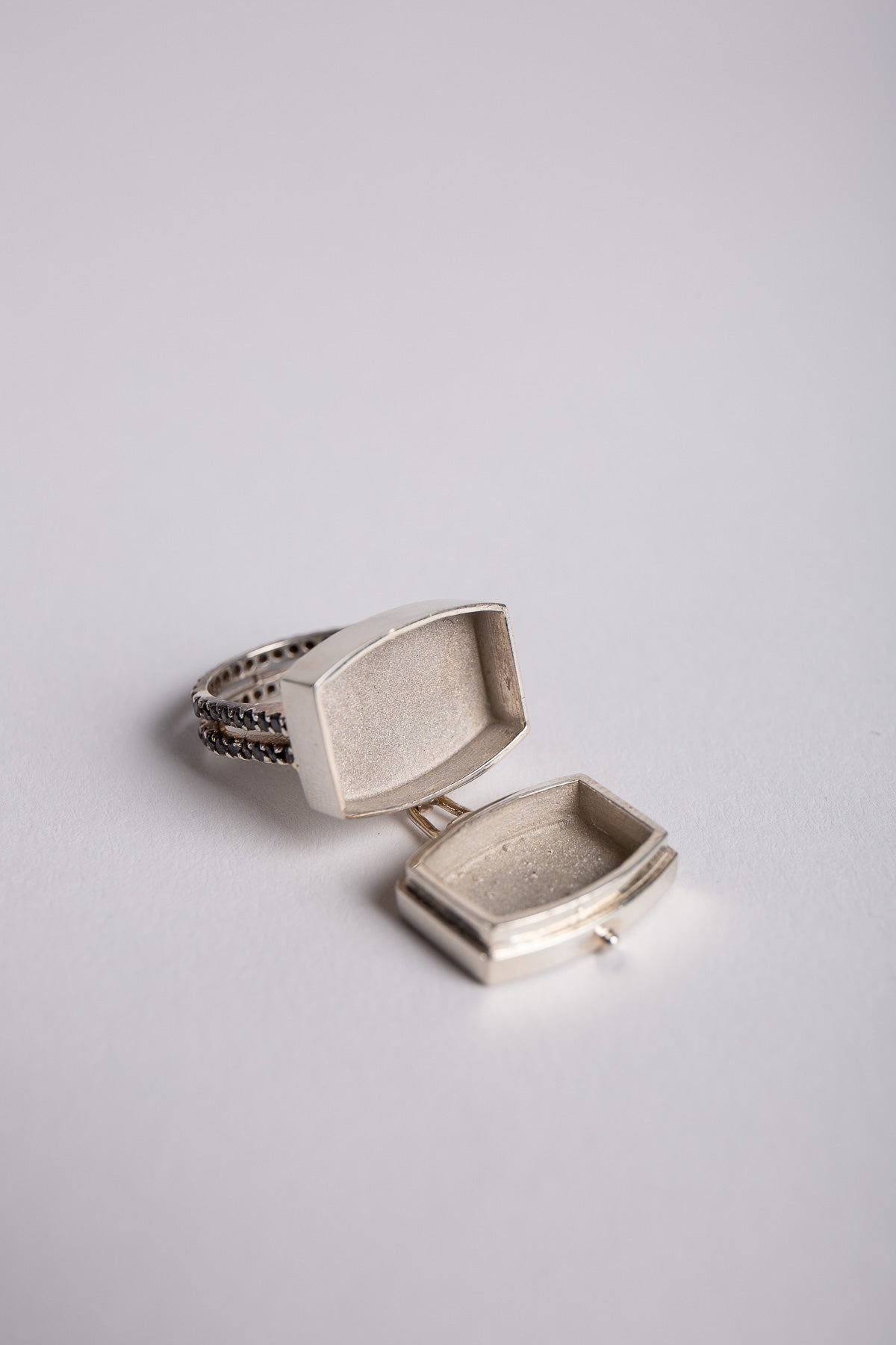 JOANNE FISKE | DIAMOND CROSS RING