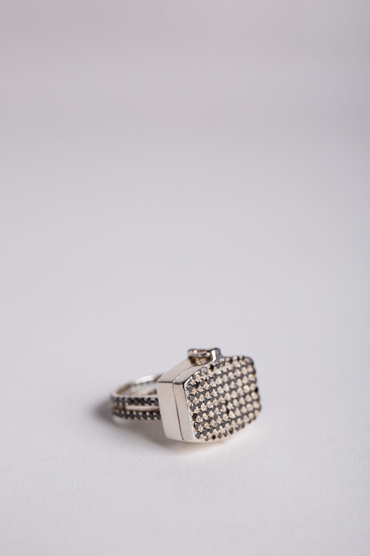 JOANNE FISKE | MULTI DIAMOND POISON RING