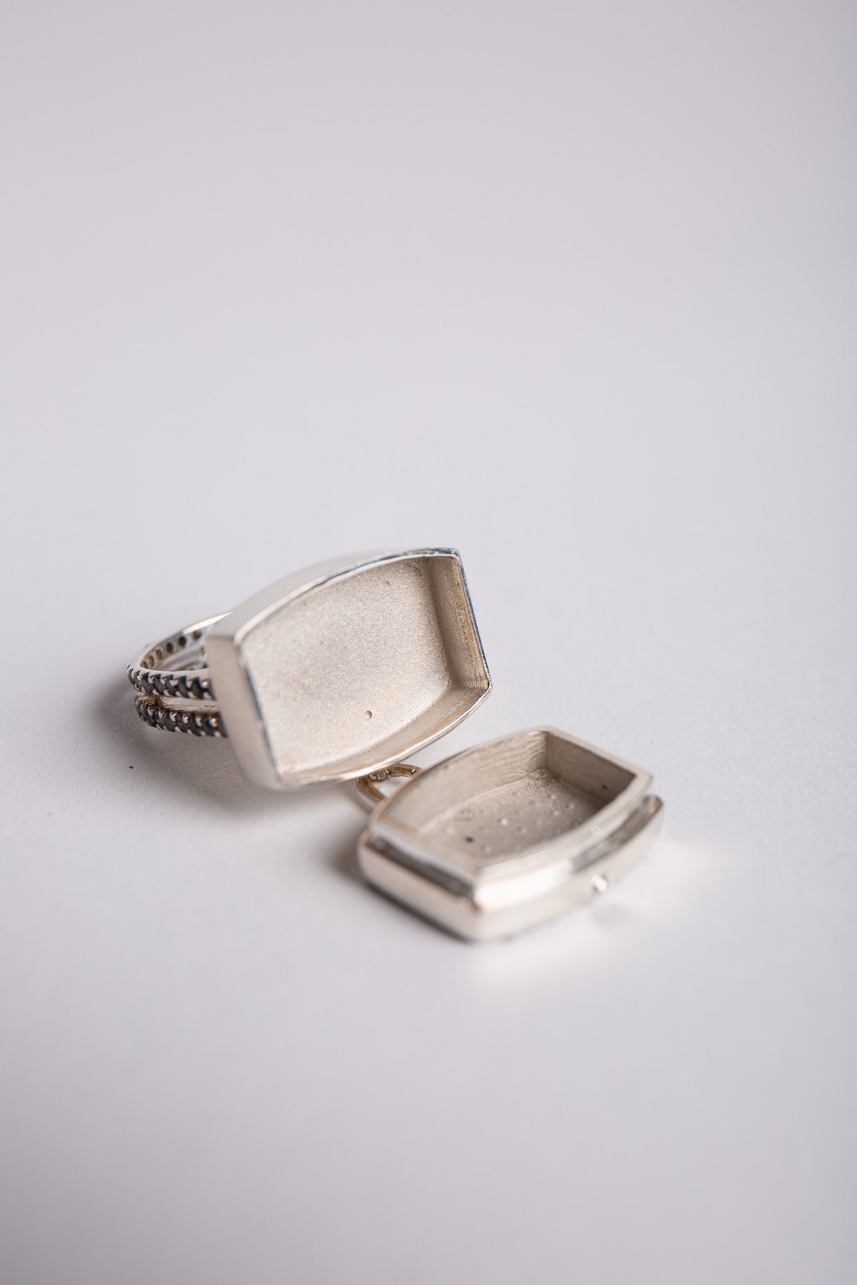 JOANNE FISKE | MULTI DIAMOND POISON RING