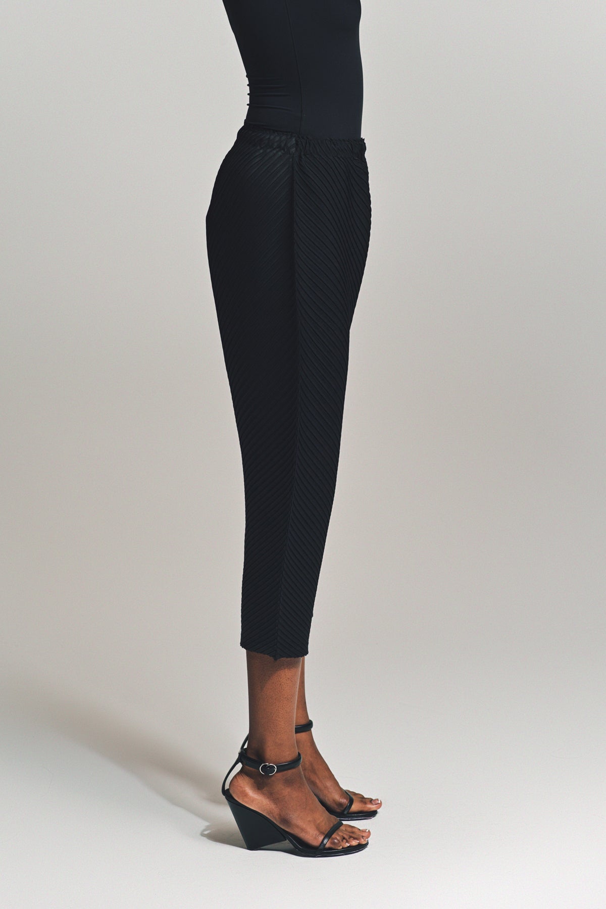 ISSEY MIYAKE | VIGOR PLEATED PANTS