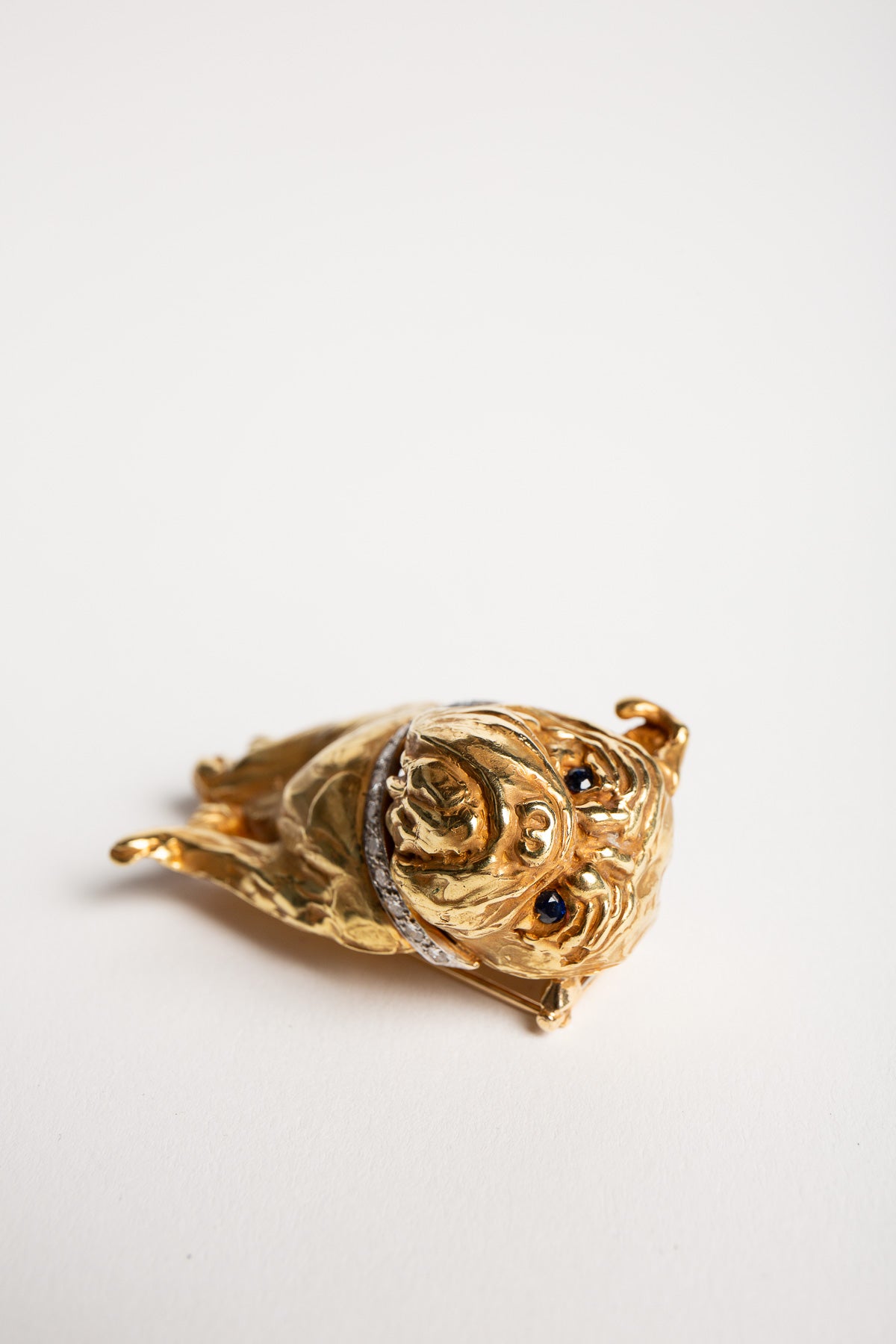 ERWIN PEARL | VINTAGE YELLOW GOLD, DIAMOND, AND SAPPHIRE BULLDOG BROOCH - MAXFIELD LA