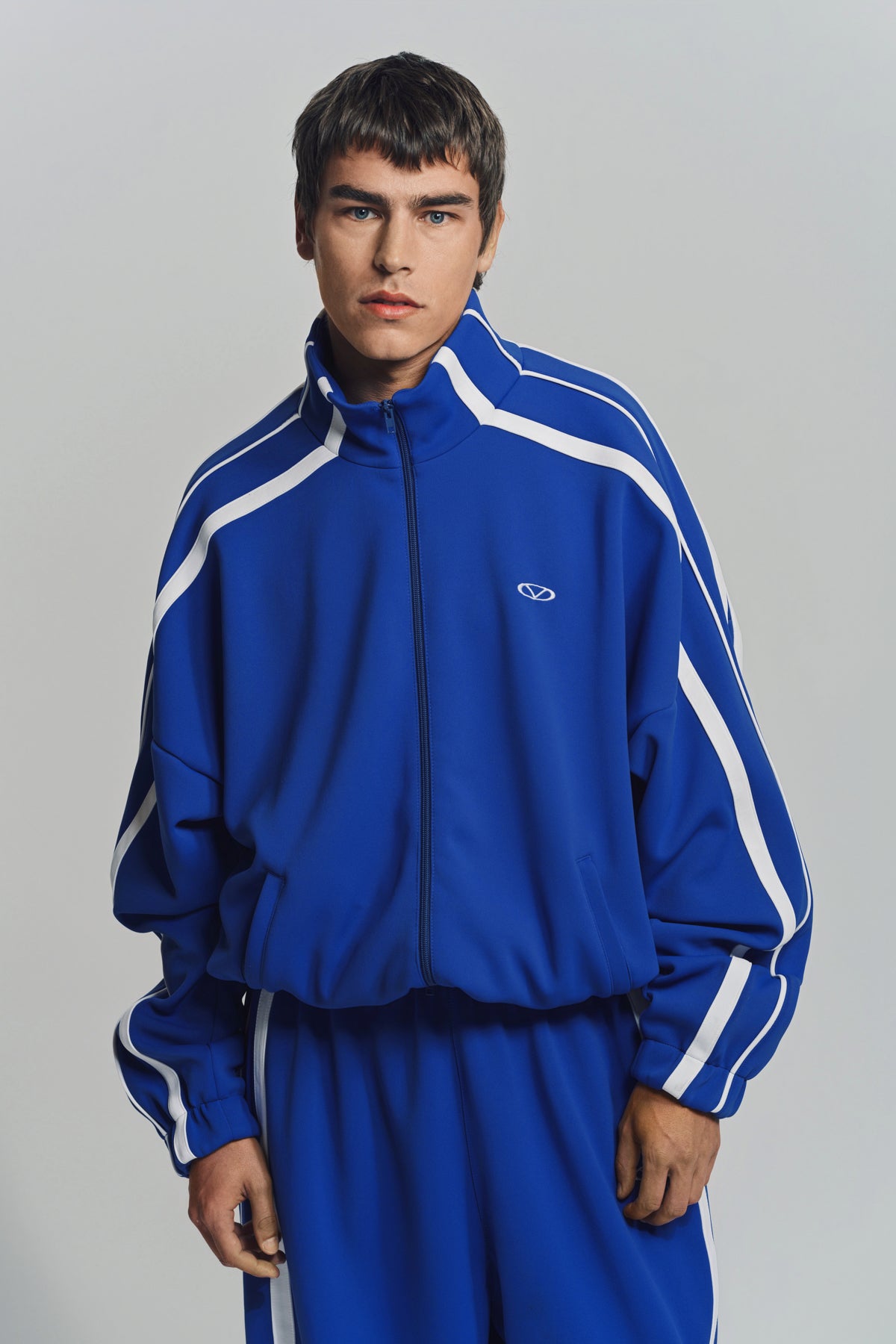 【VETEMENTS】ブルー オーバルロゴ ジム ジャケット VETEMENTS | OVAL LOGO GYM JACKET