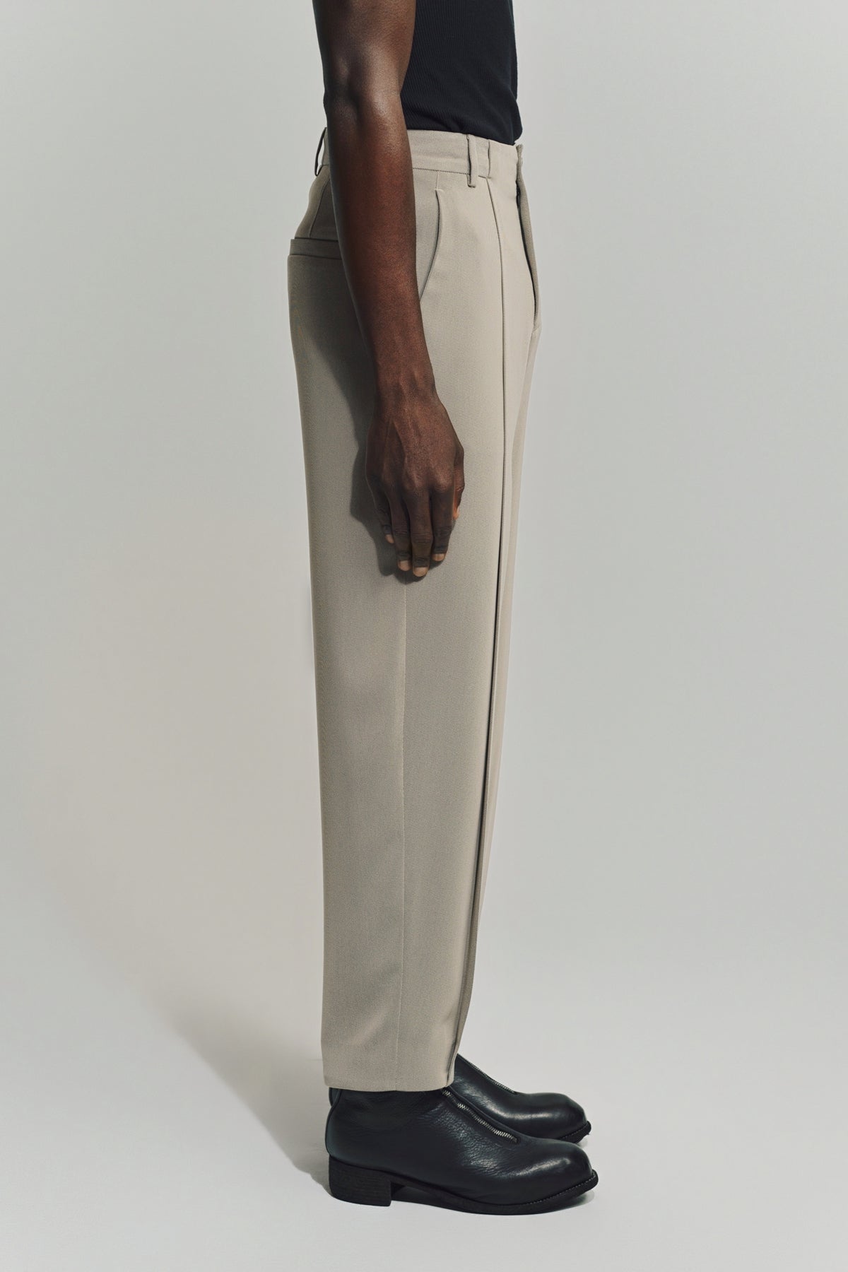 AUBERO | KNIFE PLEAT PANTS