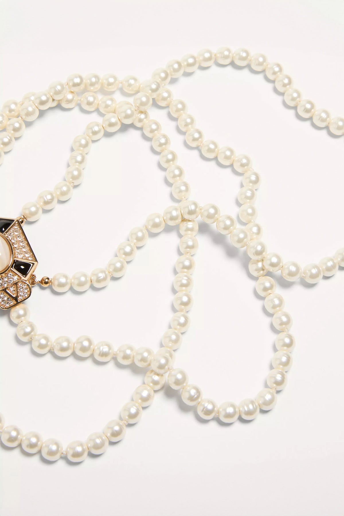 VALENTINO GARAVANI | PAS PLUS NECKLACE IN METAL, ENAMEL, RESIN, PEARLS AND SWAROVSKI® CRYSTALS