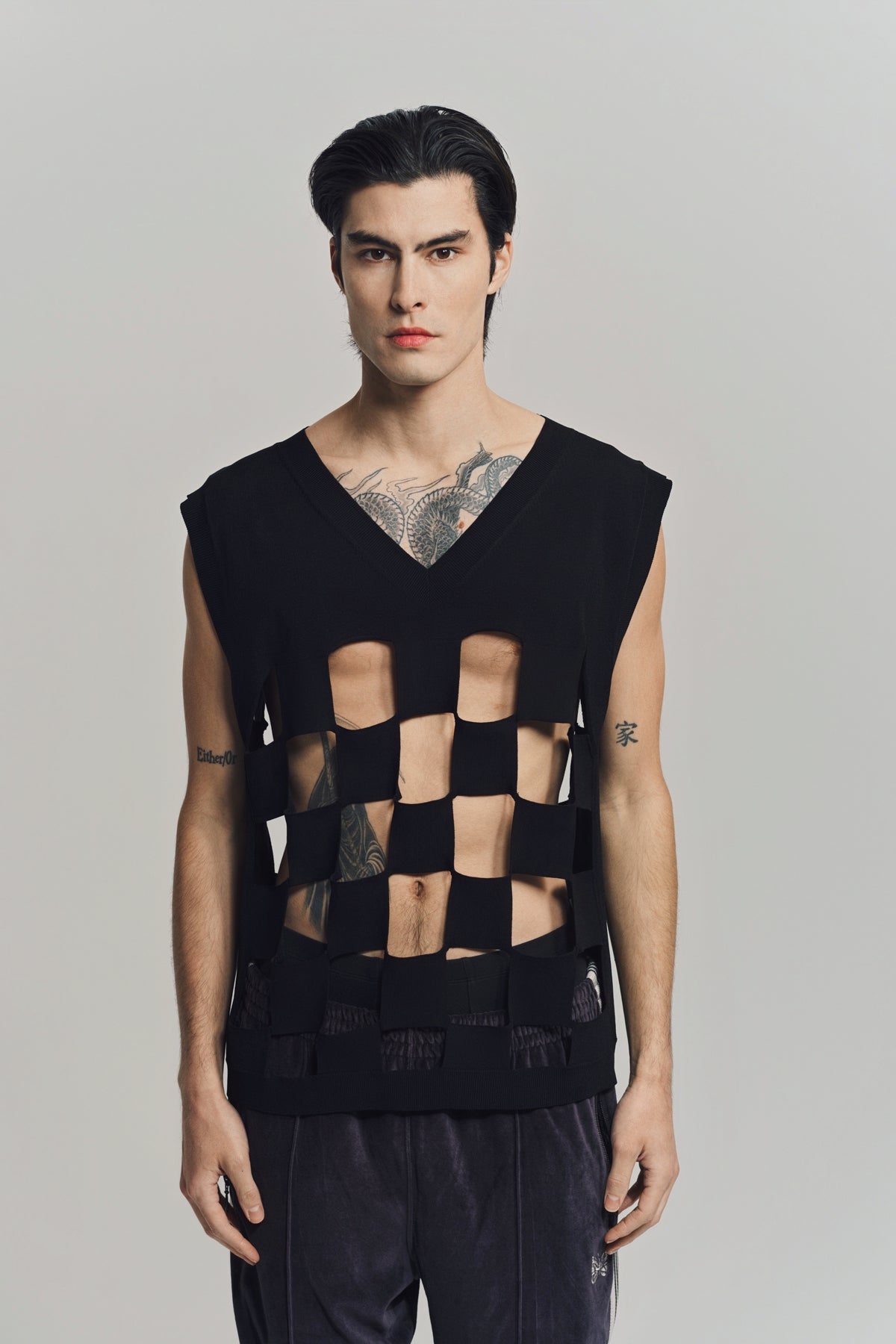 NOMARHYTHM TEXTILE | CUT-OUT CHECKER KNIT VEST