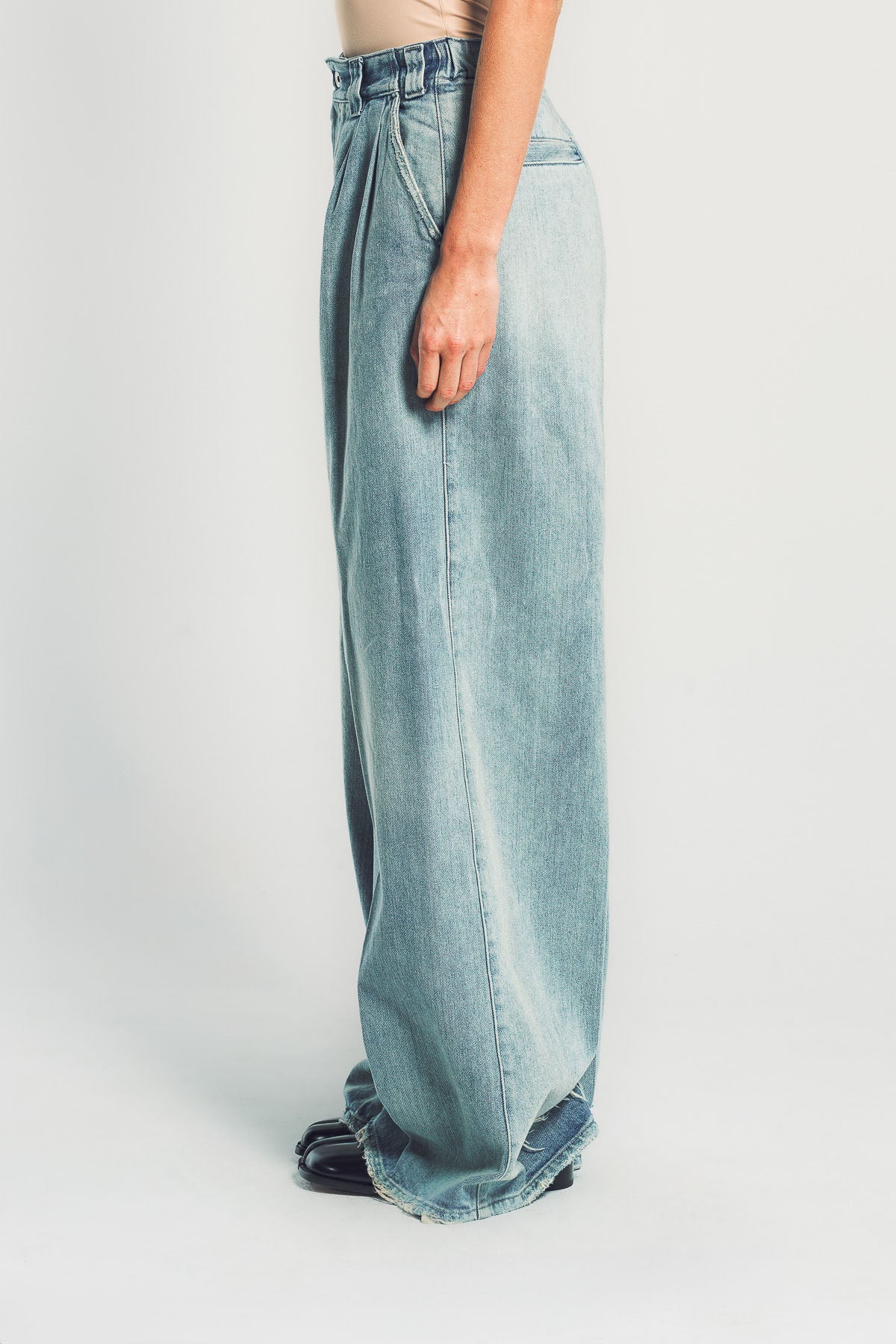 MAISON MARGIELA | PLEAT JEANS