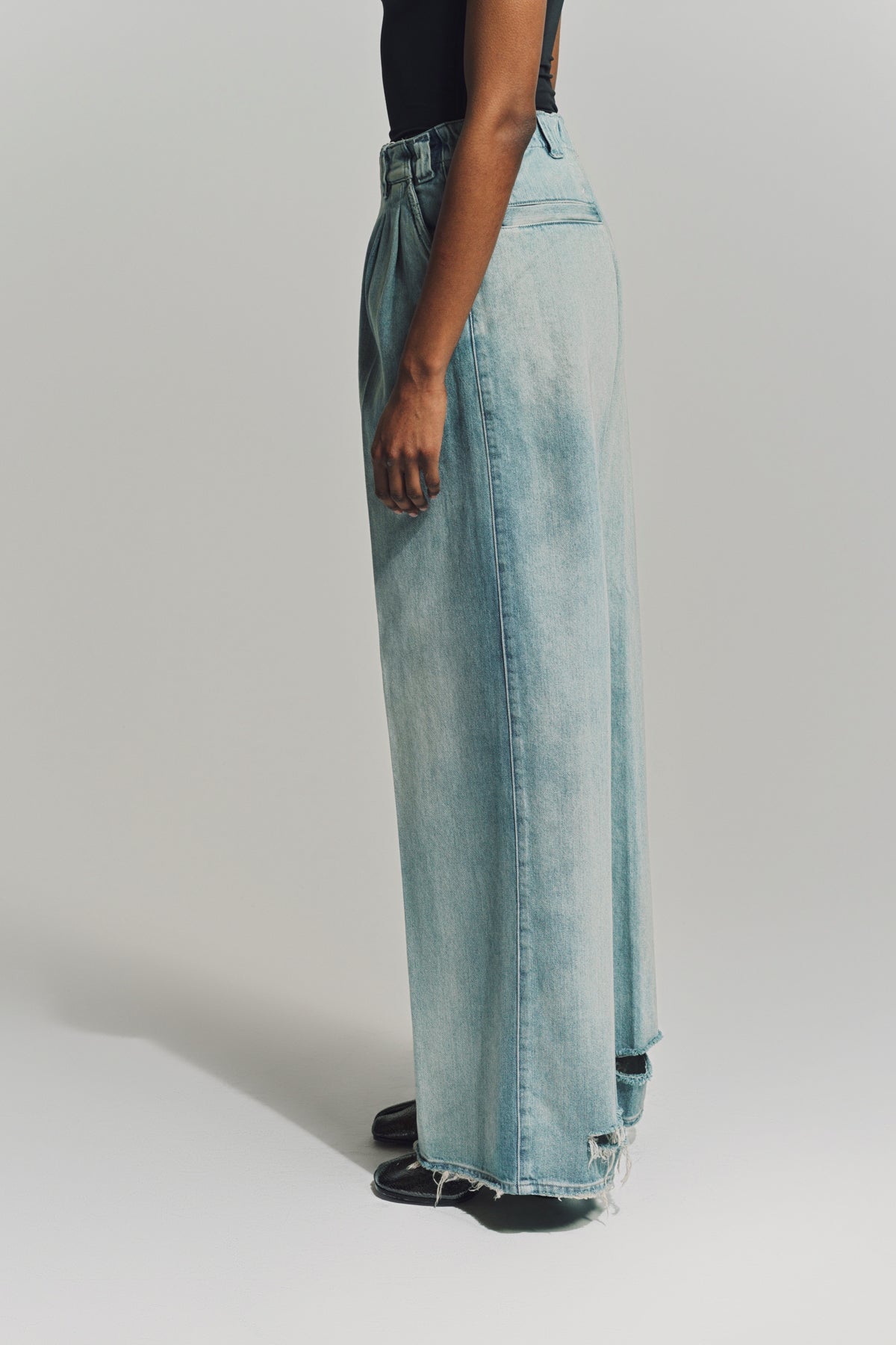 MAISON MARGIELA | PLEAT JEANS - MAXFIELD LA