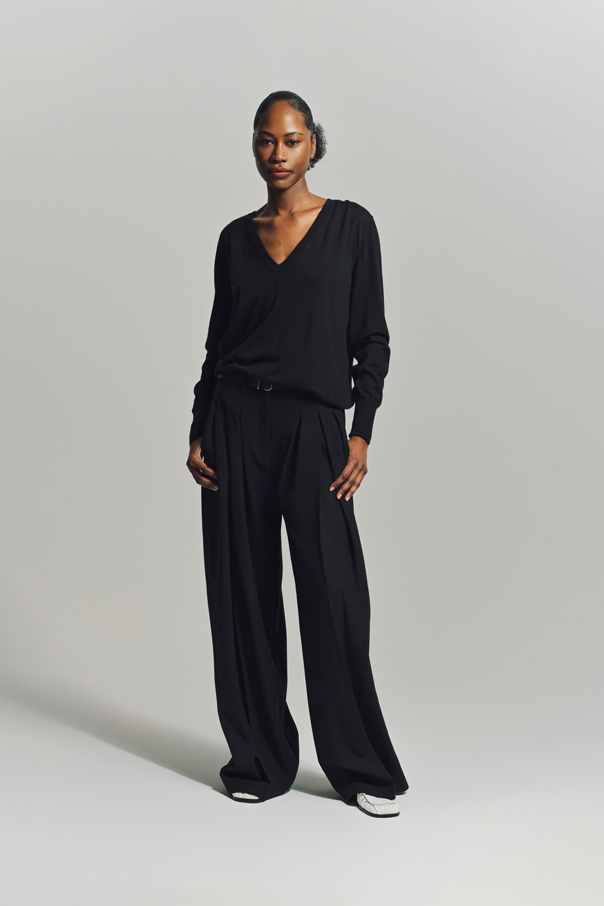 JIL SANDER | LIGHTWEIGHT CASHMERE V-NECK SWEATER