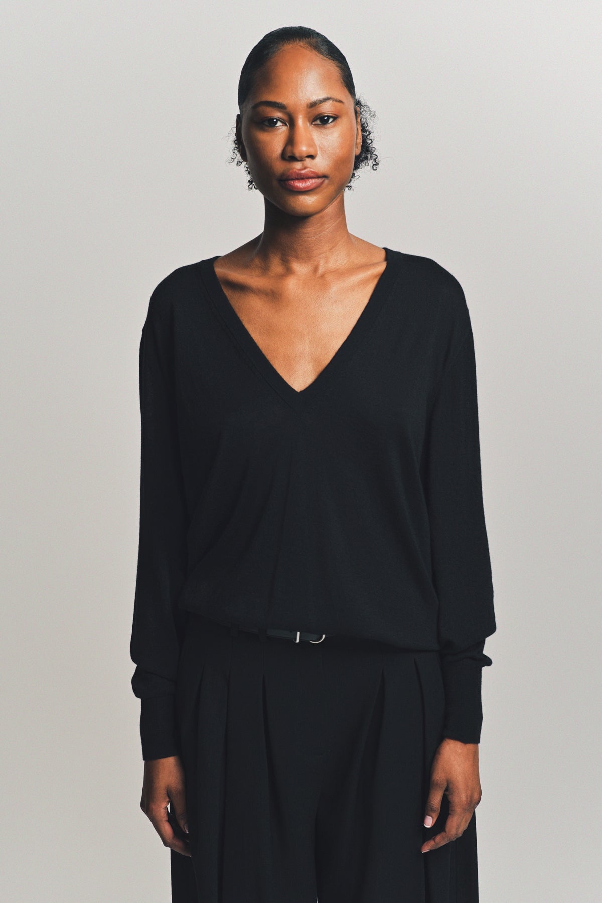 JIL SANDER | LIGHTWEIGHT CASHMERE V-NECK SWEATER