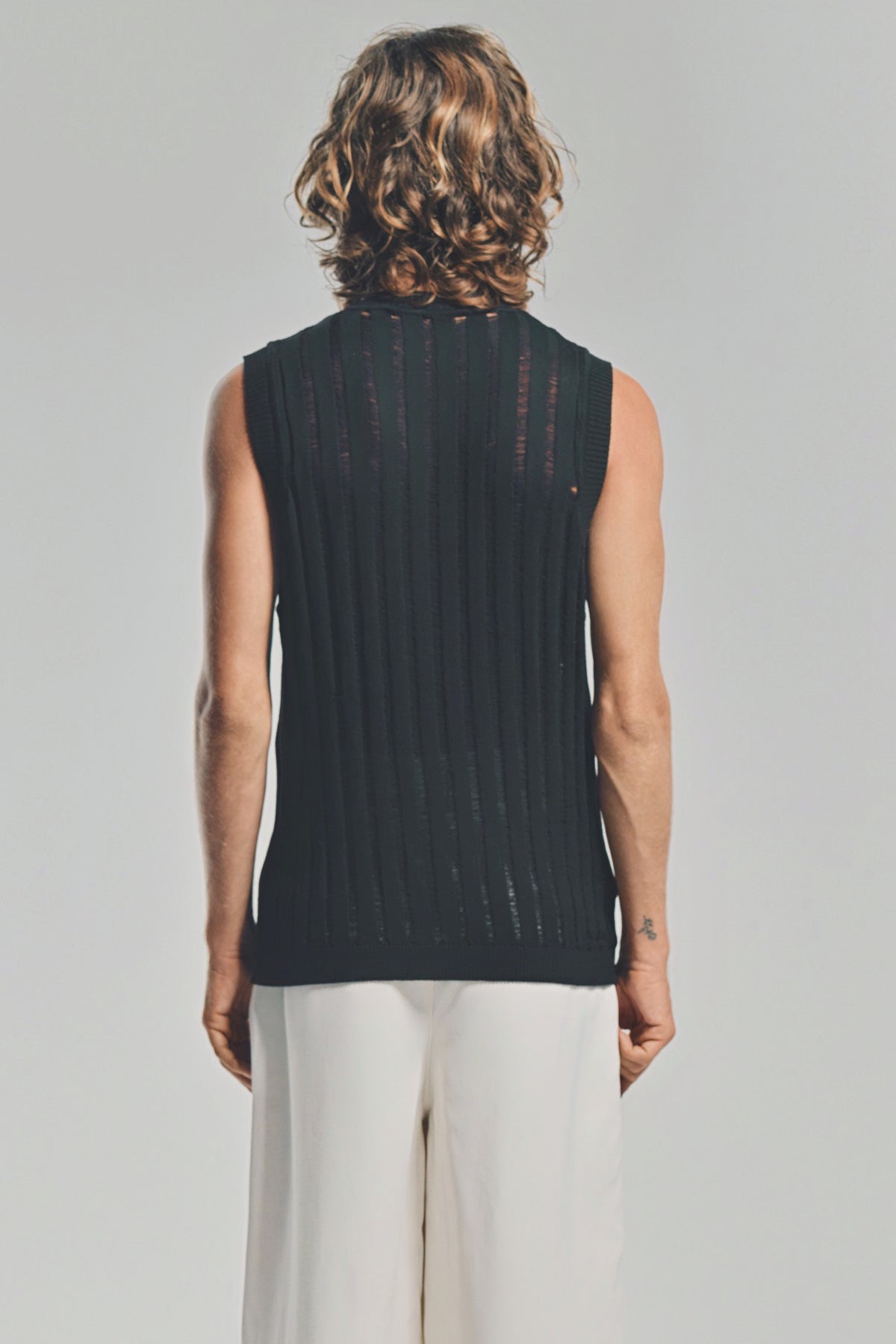 LOUIS GABRIEL NOUCHI | RIBBED SLEEVELESS SWEATER VEST
