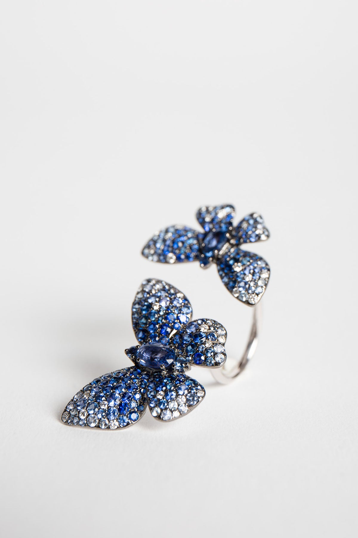 STEFERE | WHITE GOLD, DIAMOND, AND BLUE SAPPHIRE BUTTERFLY RING