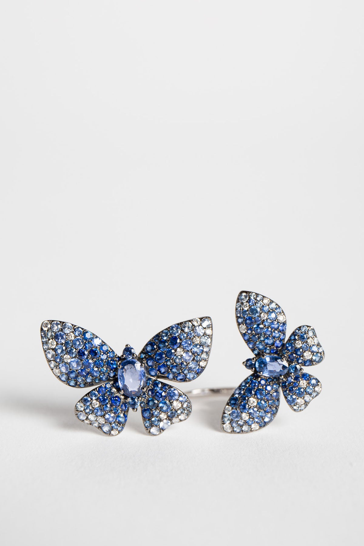 STEFERE | WHITE GOLD, DIAMOND, AND BLUE SAPPHIRE BUTTERFLY RING