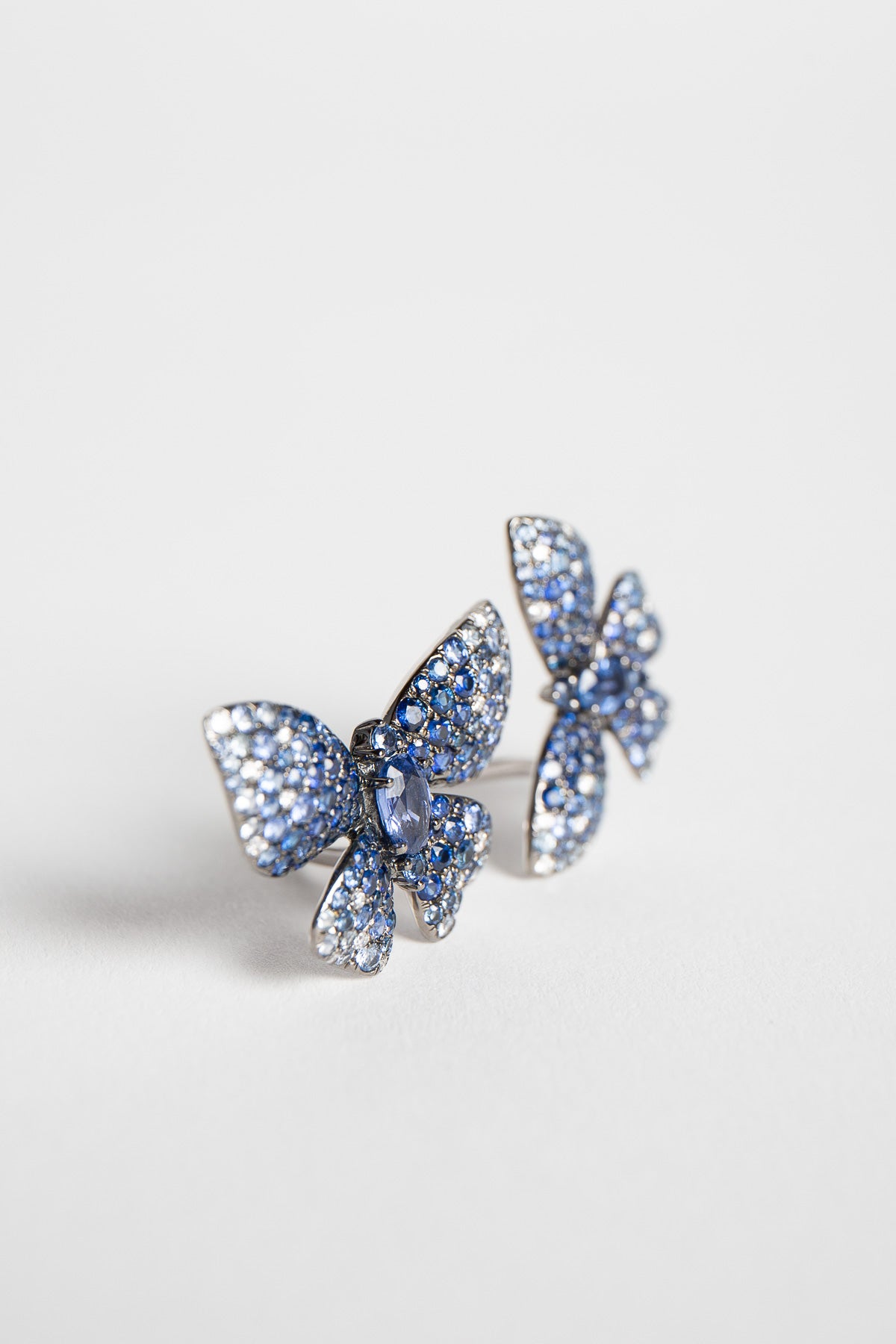 STEFERE | WHITE GOLD, DIAMOND, AND BLUE SAPPHIRE BUTTERFLY RING