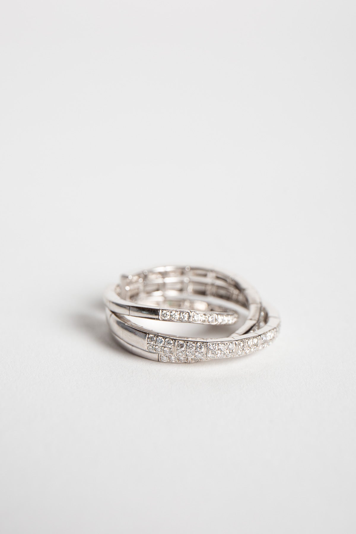 STEFERE | WHITE GOLD & DIAMOND RING