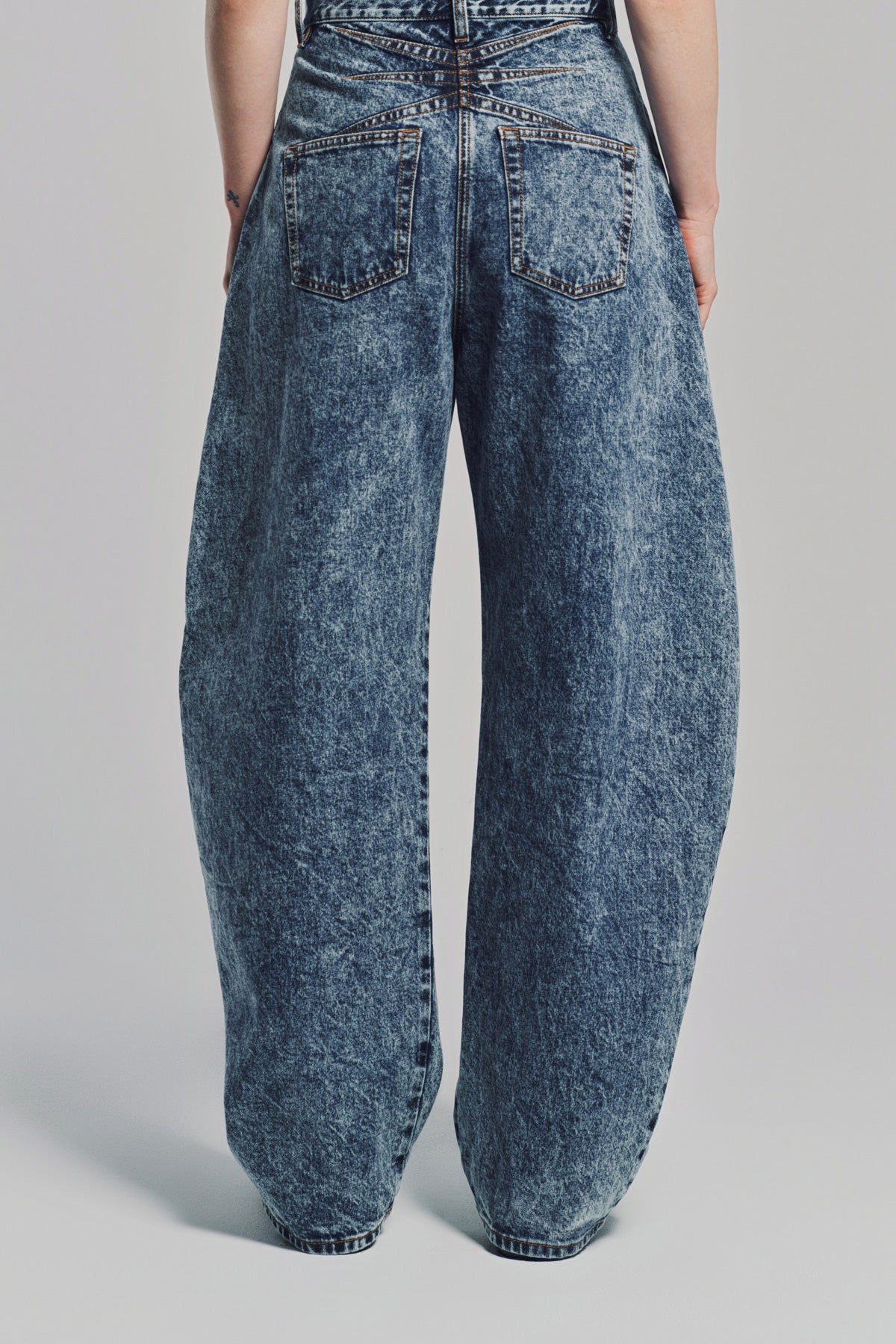 ALAÏA | HIGH WAISTED ROUND JEANS
